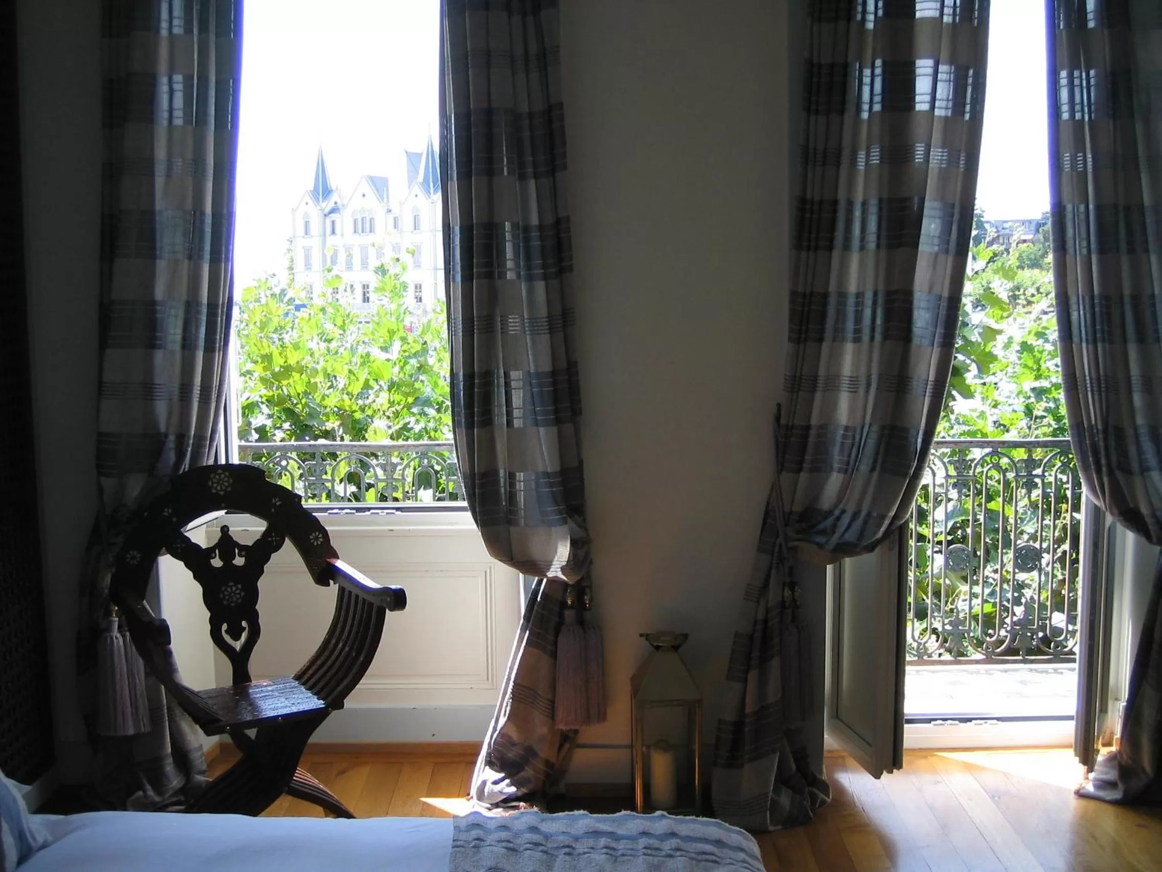 Bedroom in Hostellerie de Genève