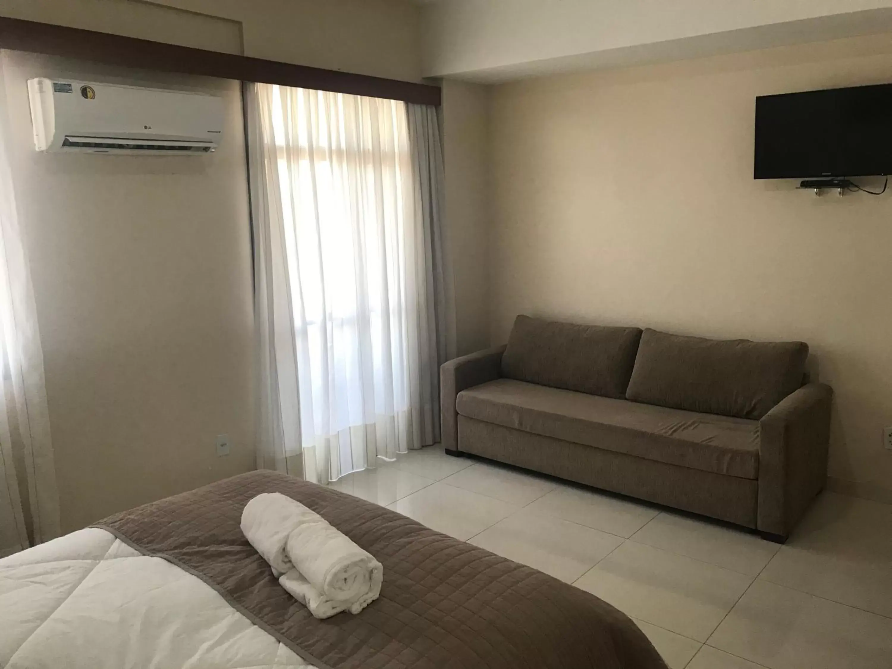 Bedroom, Seating Area in Champagnat Praia Hotel