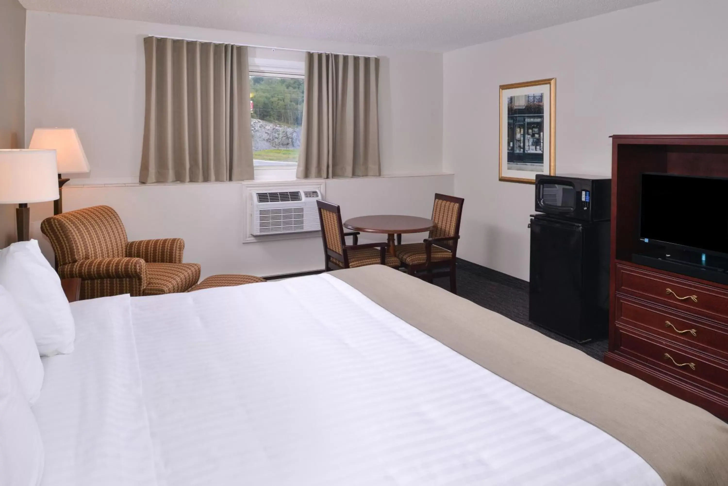 Bedroom, Bed in Rodeway Inn