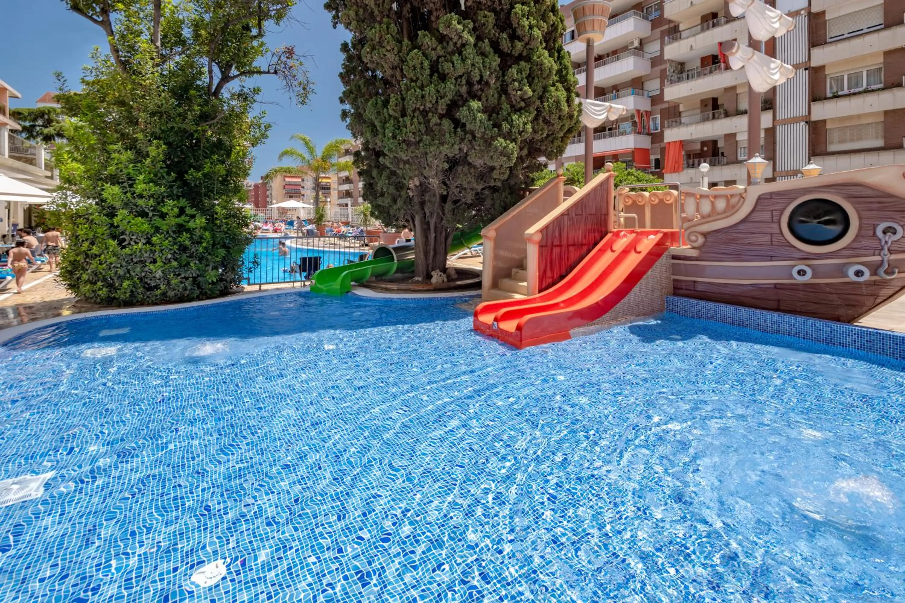 Swimming pool in Hotel Bon Repos