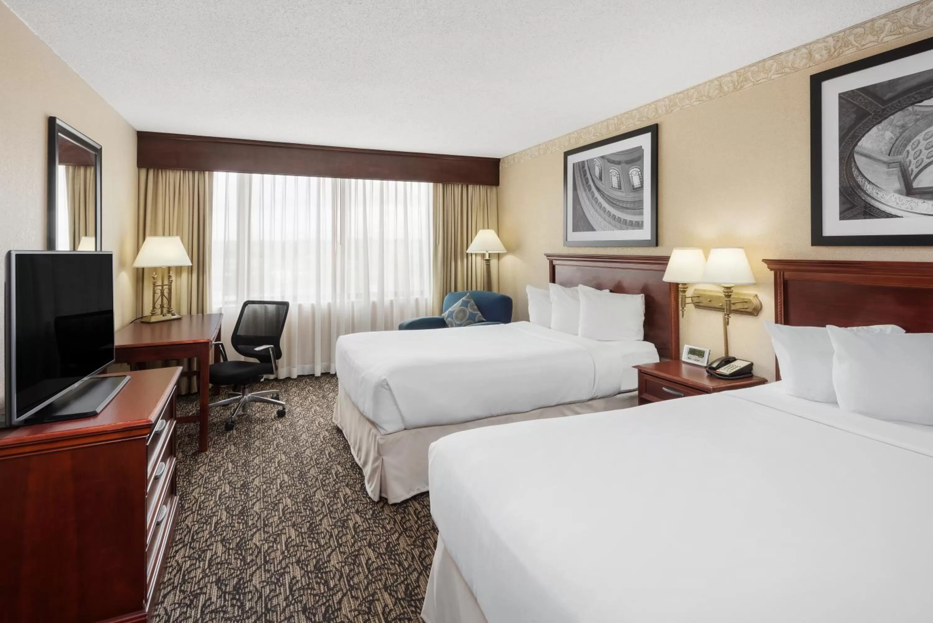 Bedroom, Bed in Capitol Plaza Hotel Jefferson City