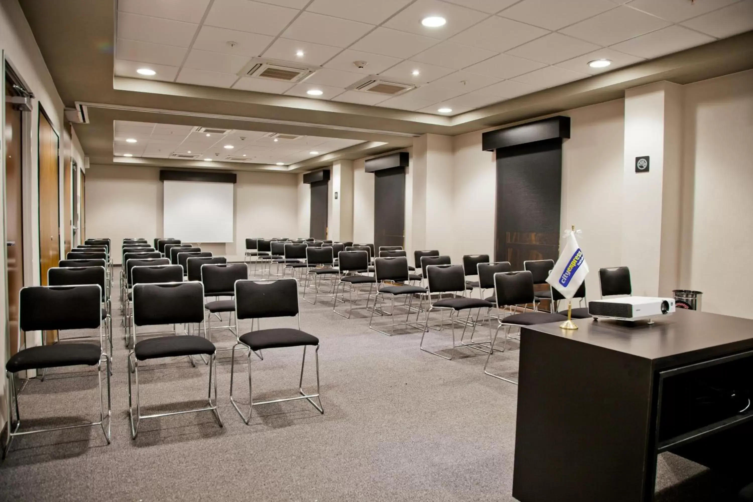 Meeting/conference room, Business Area/Conference Room in City Express by Marriott La Paz