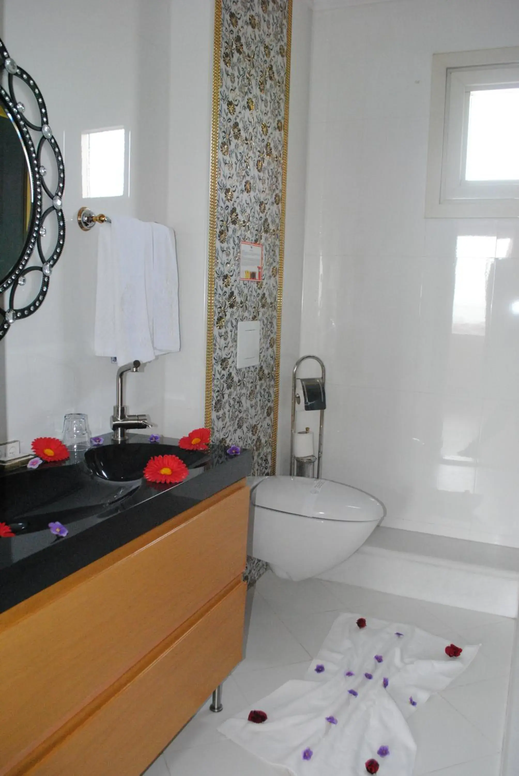 Shower, Bathroom in Marmaray Hotel