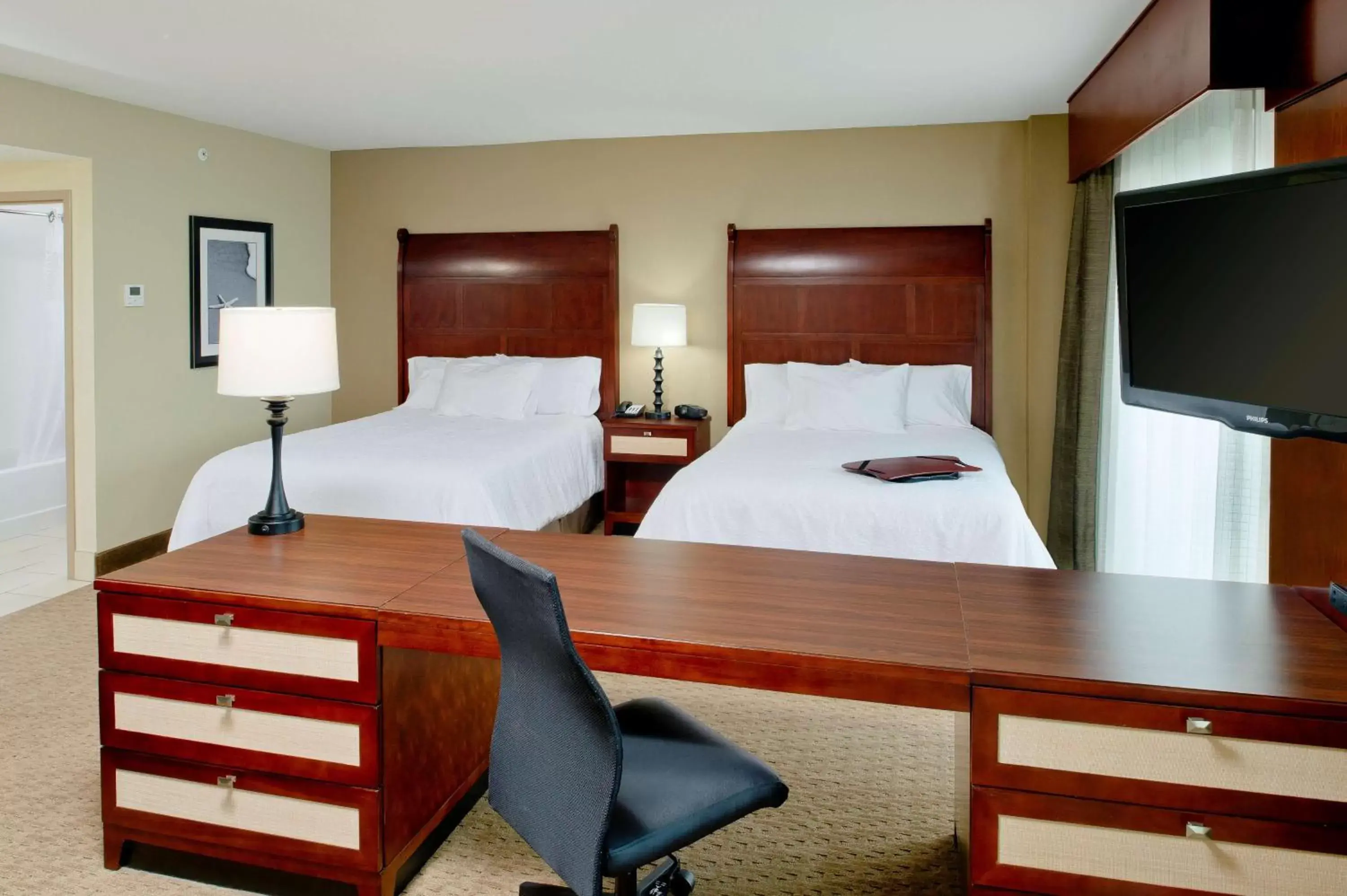 Bed in Hampton Inn & Suites Ocean City