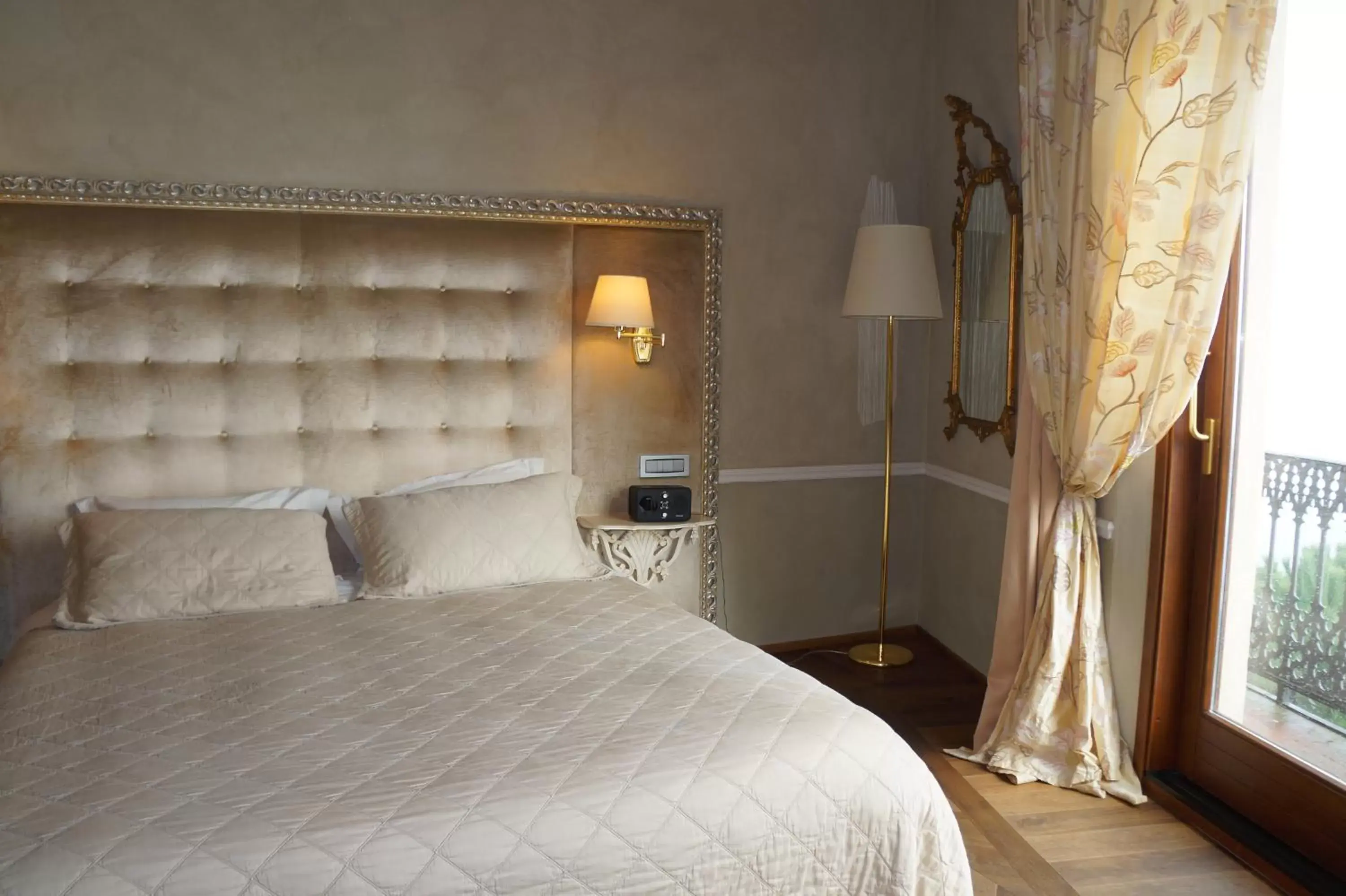 Photo of the whole room, Bed in Palazzo Carletti