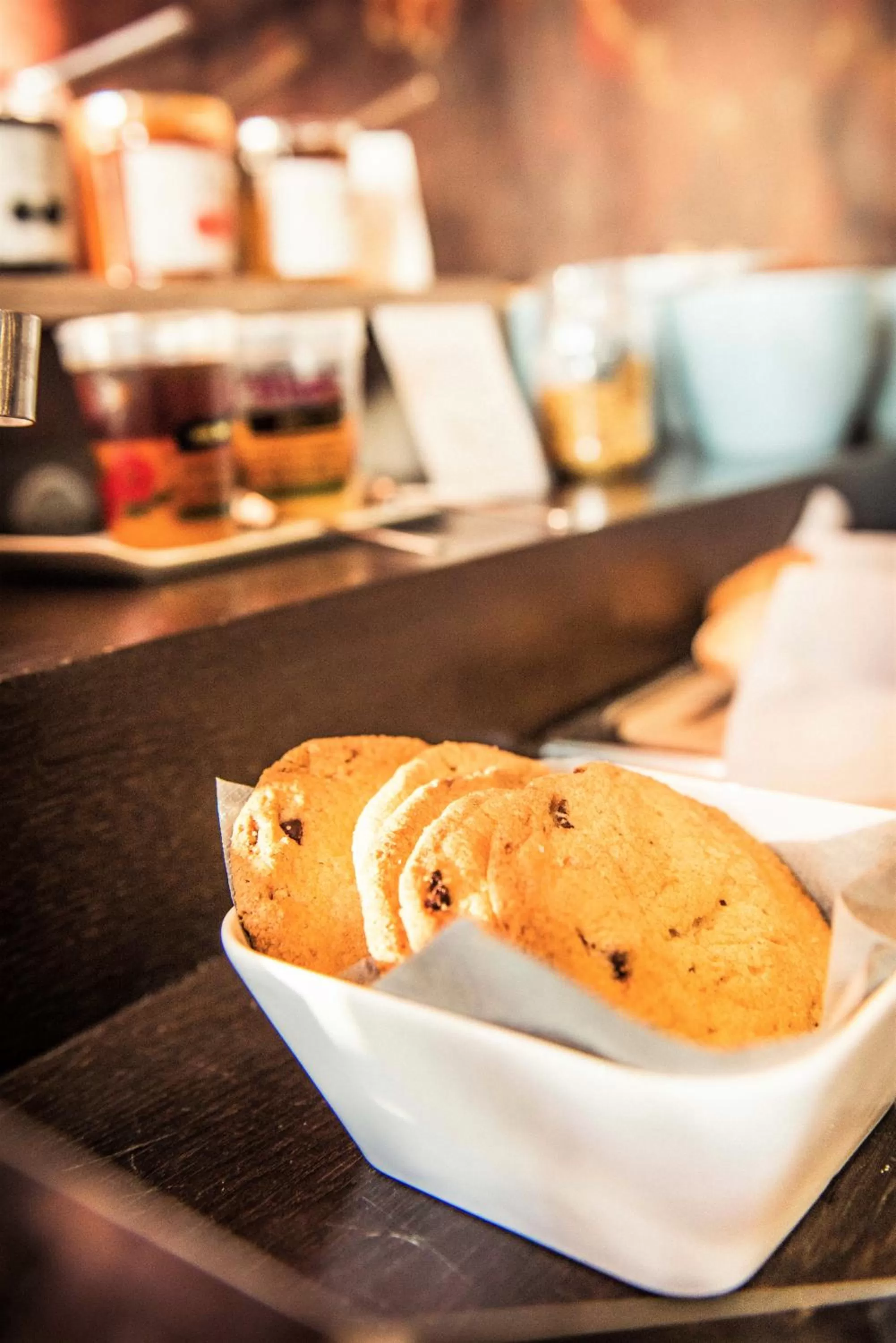 Buffet breakfast in Logis Villa C Hôtel