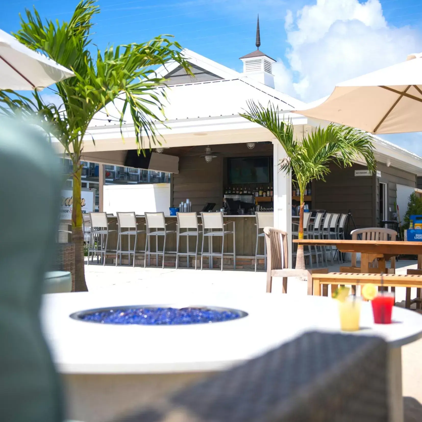 Lounge or bar in ICONA Avalon Lounge or bar in ICONA Avalon