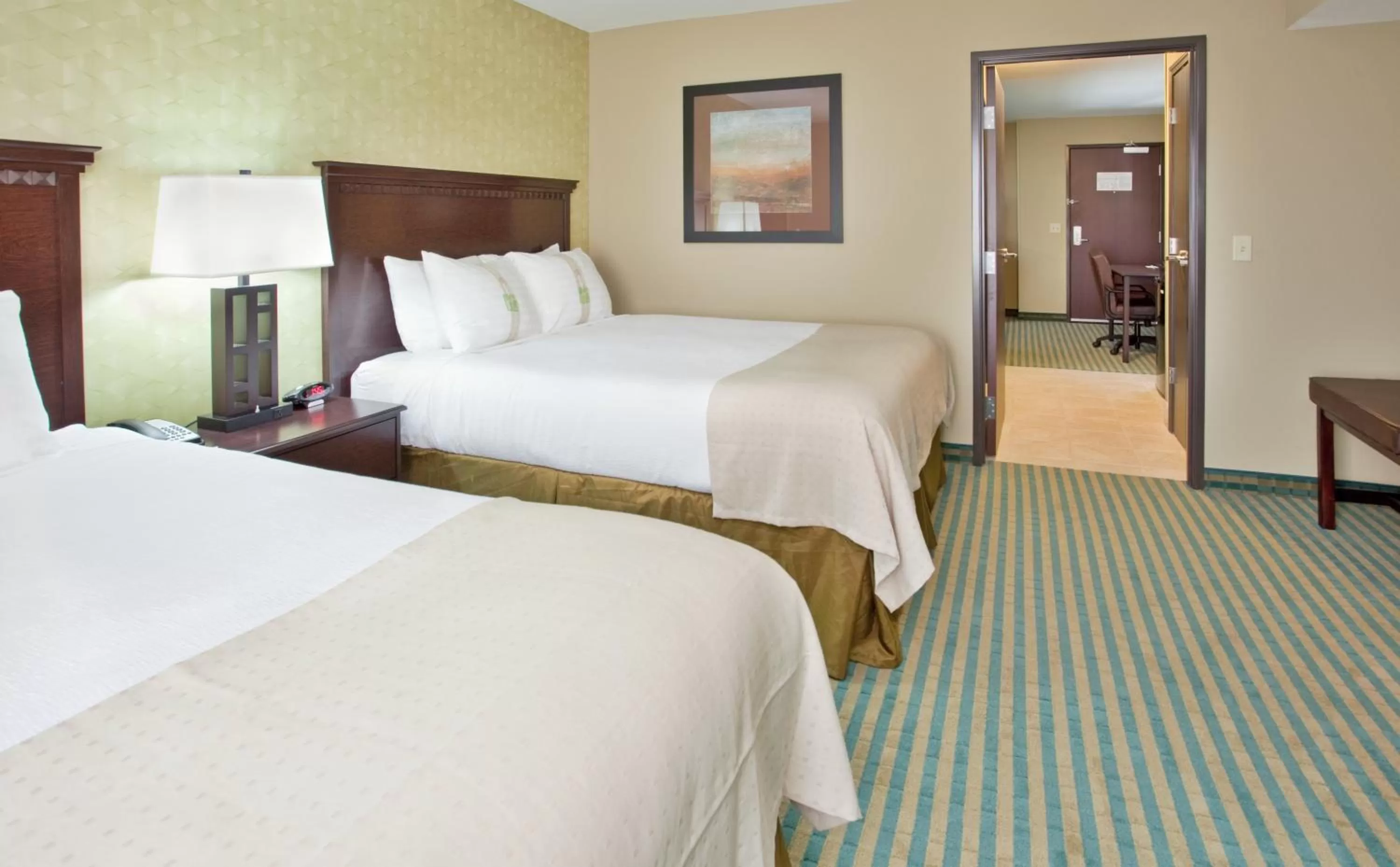 Photo of the whole room, Bed in Holiday Inn Columbia East by IHG