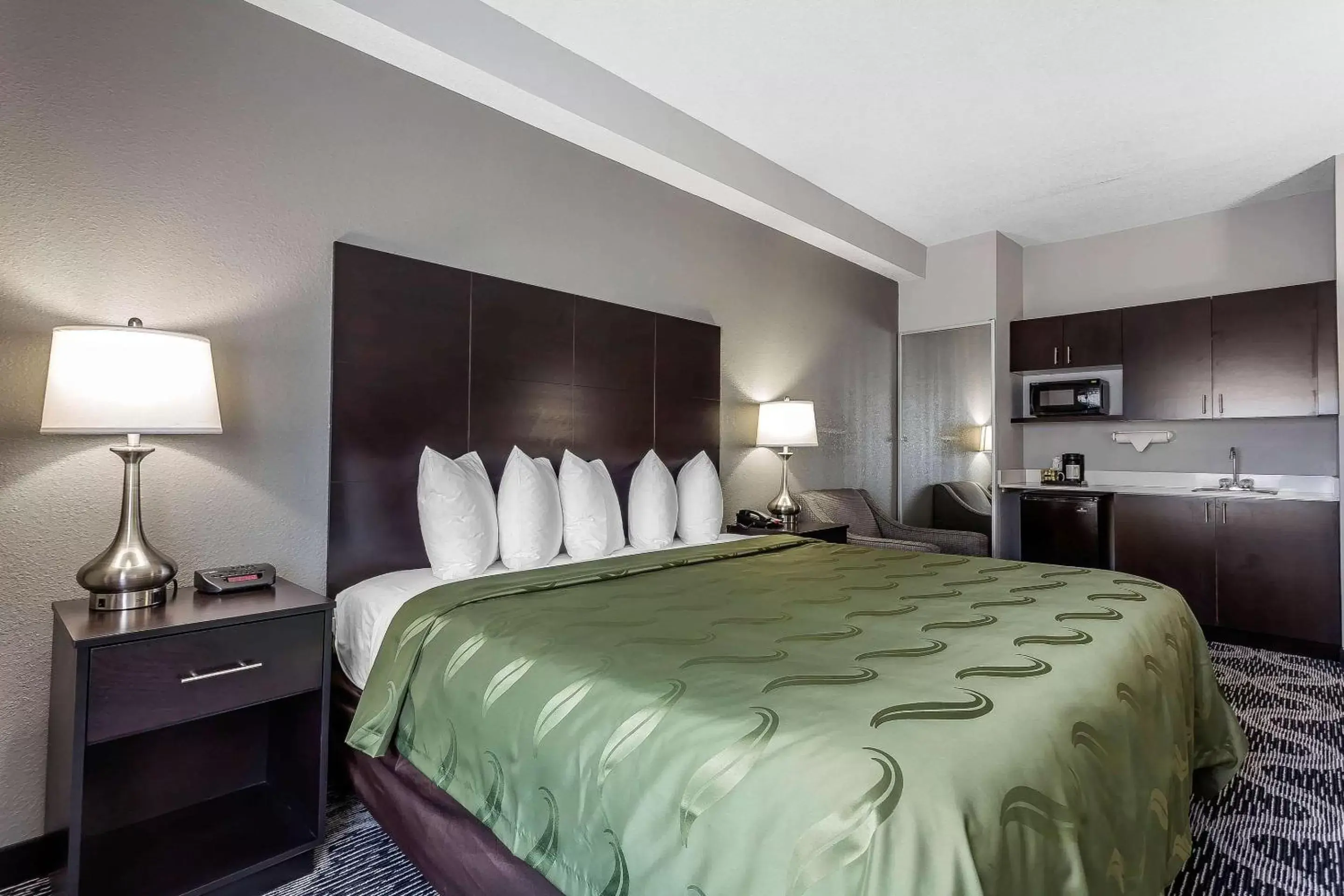 Photo of the whole room, Bed in Quality Suites Pineville - Charlotte