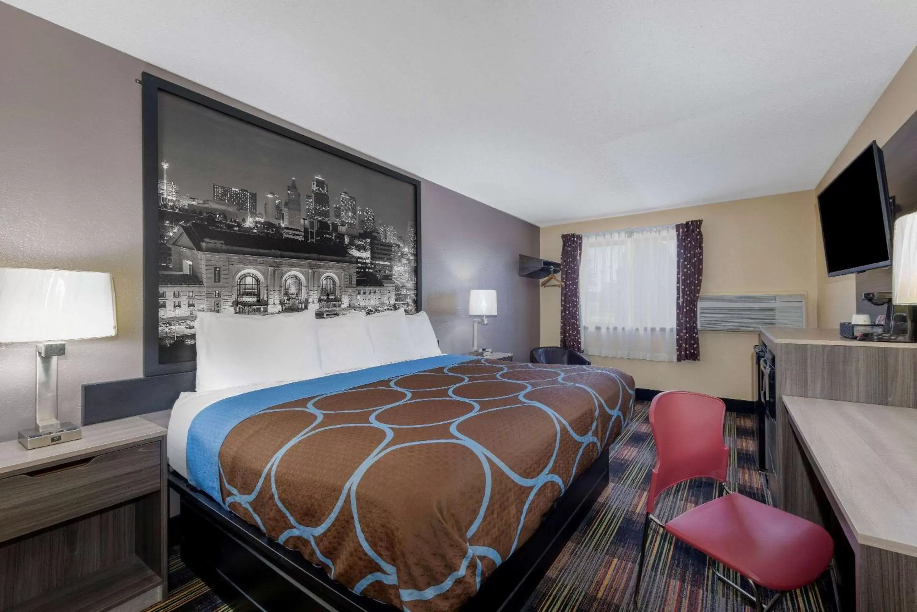 Bedroom in Super 8 by Wyndham Kansas City at Barry Road/Airport