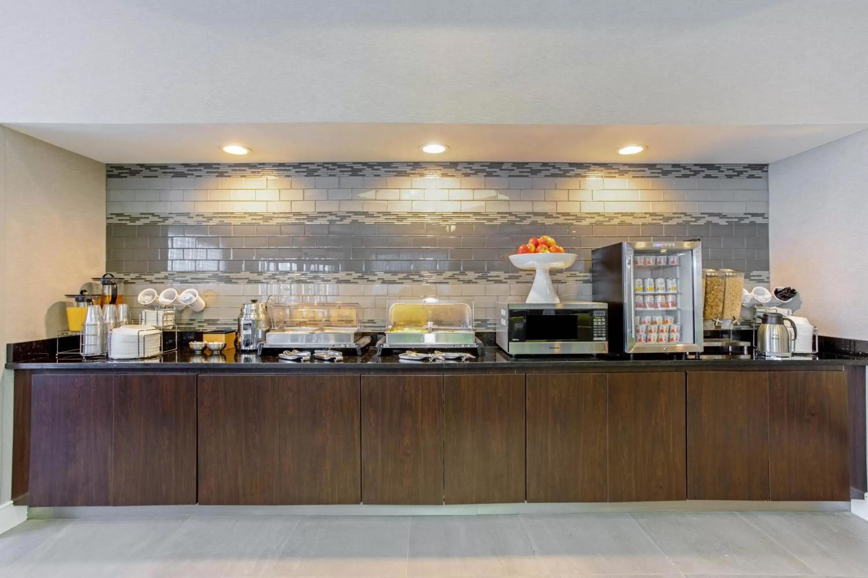 Buffet breakfast in La Quinta Inn & Suites by Wyndham Panama City