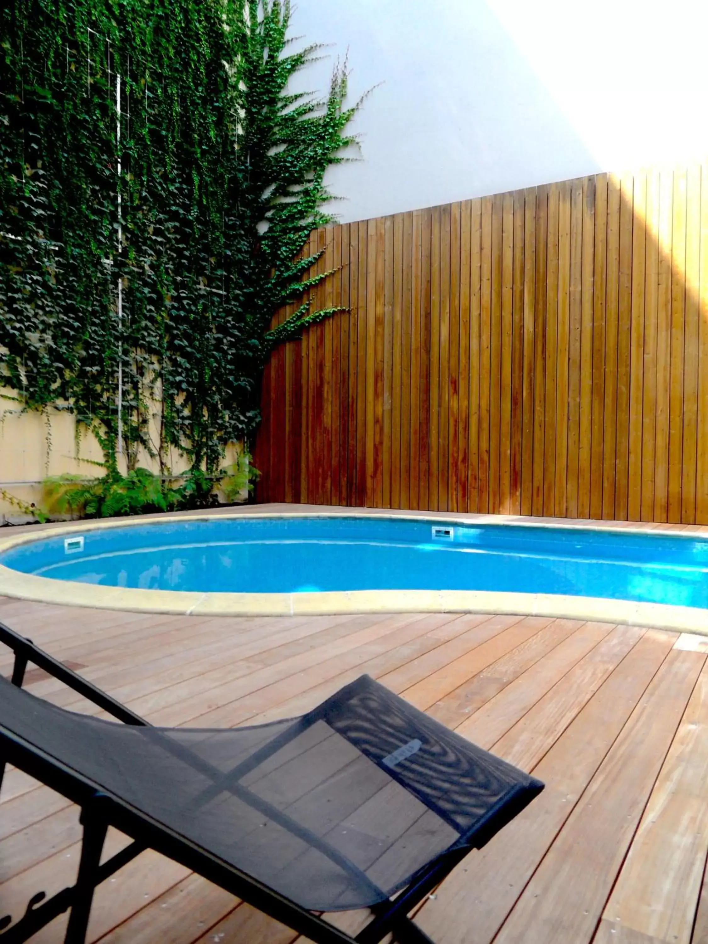 Property building, Swimming Pool in Appartement T4 Le Courbin