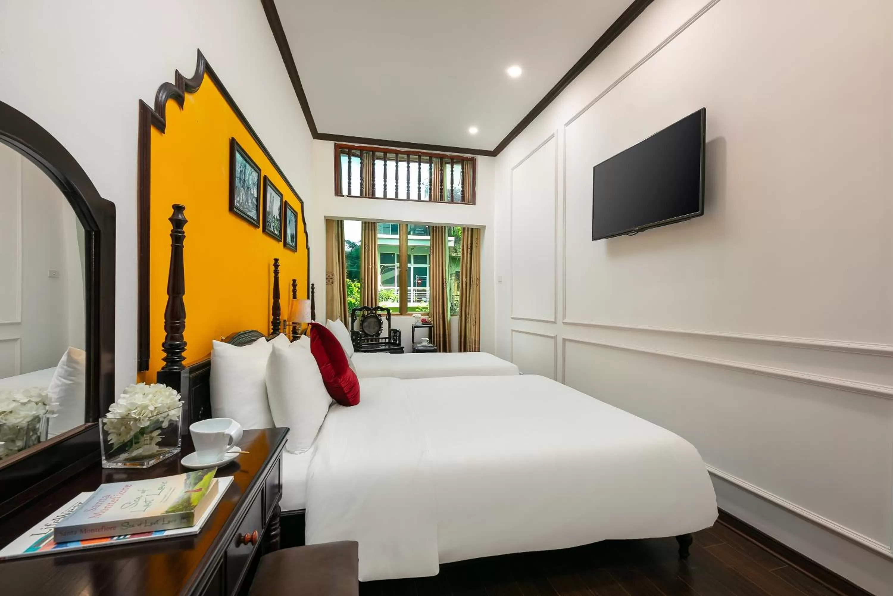 Photo of the whole room, Bed in Silk Castle Hotel & Spa - Hanoi Old quarter