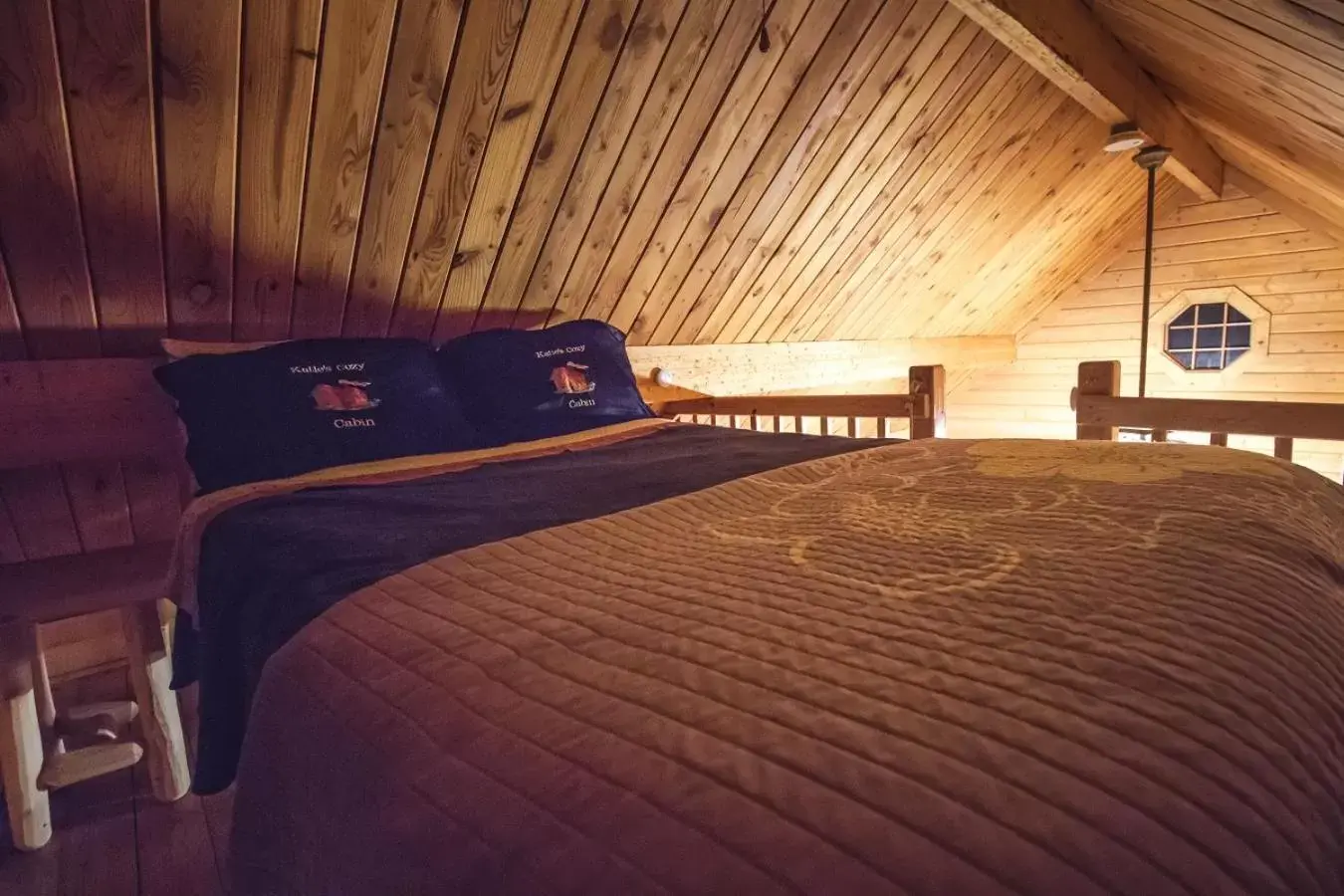 Bed in Katie's Cozy Cabins