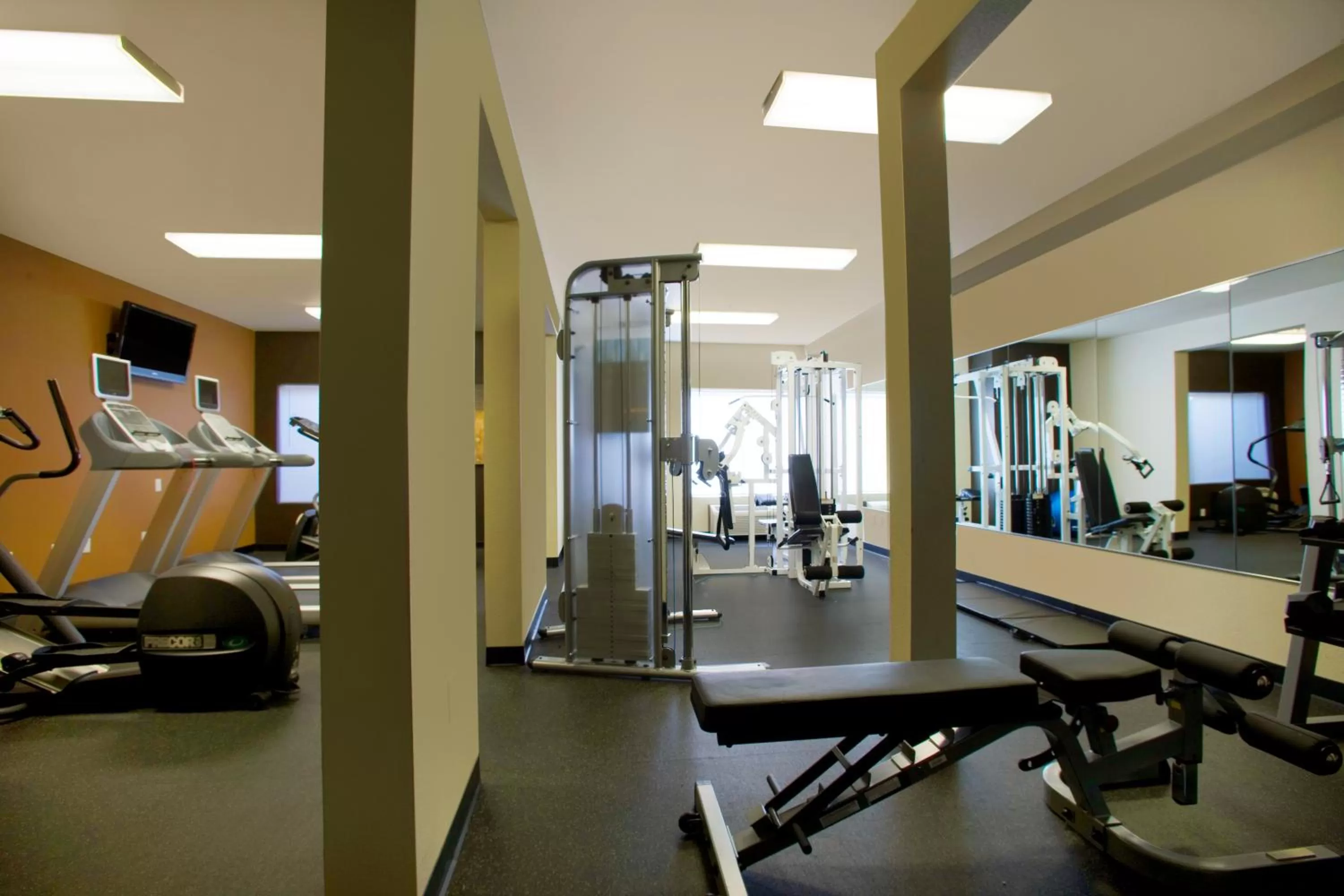 Fitness centre/facilities in Radisson Hotel Portland Airport