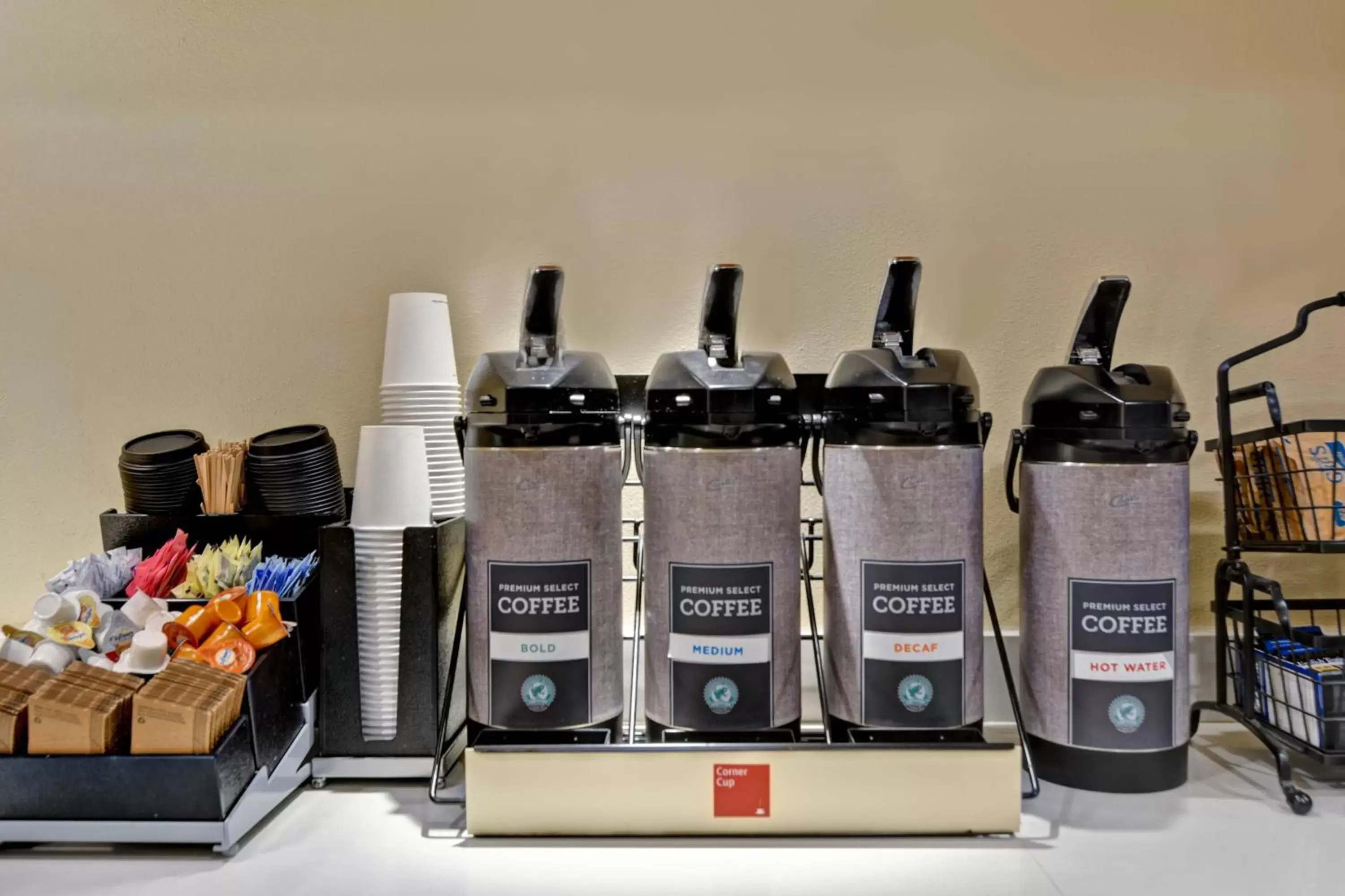 Coffee/tea facilities in TownePlace Suites by Marriott Alexandria