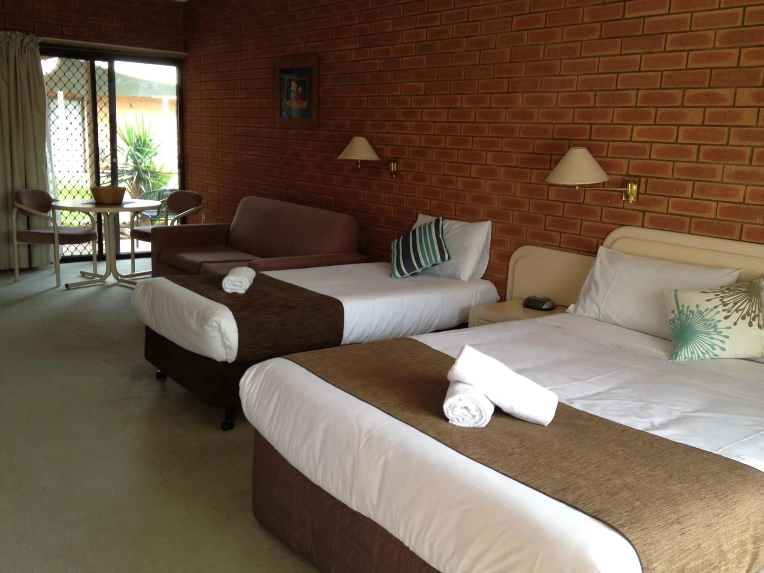 Bedroom, Bed in Ashleigh Court Motor Inn