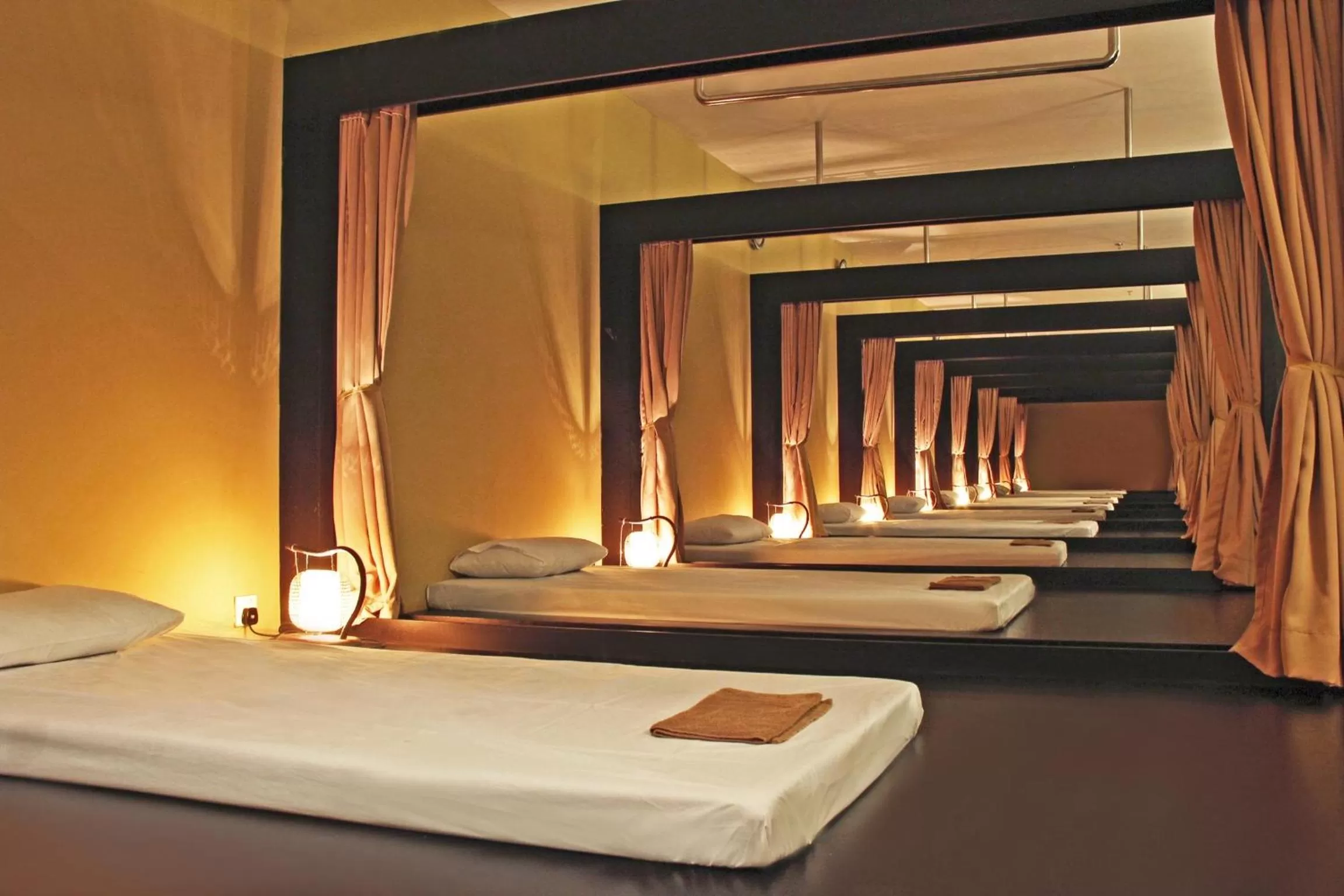 Spa and wellness centre/facilities, Bed in Harmoni One Convention Hotel and Service Apartments