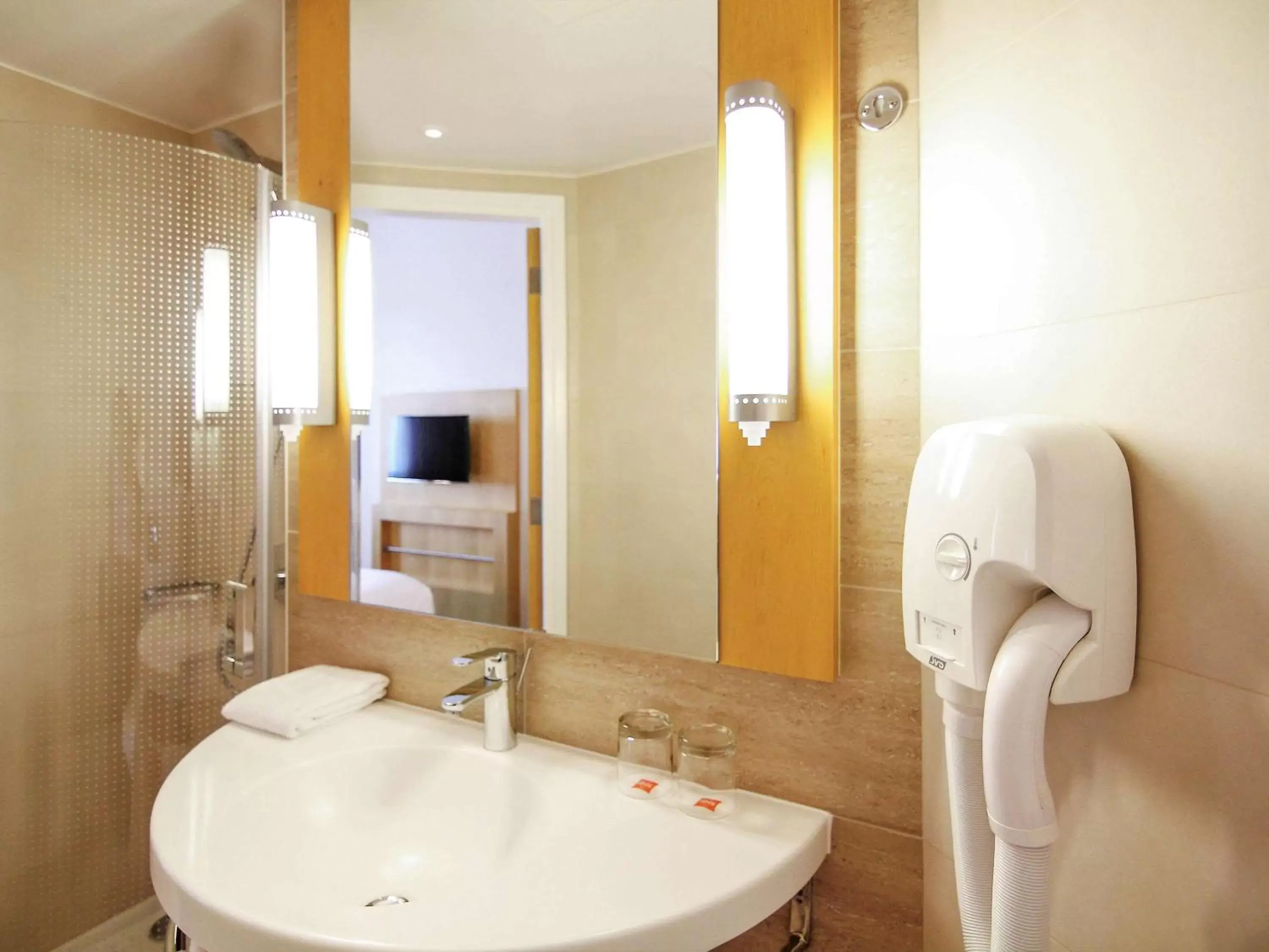 Photo of the whole room, Bathroom in Ibis One Central - World Trade Centre Dubai