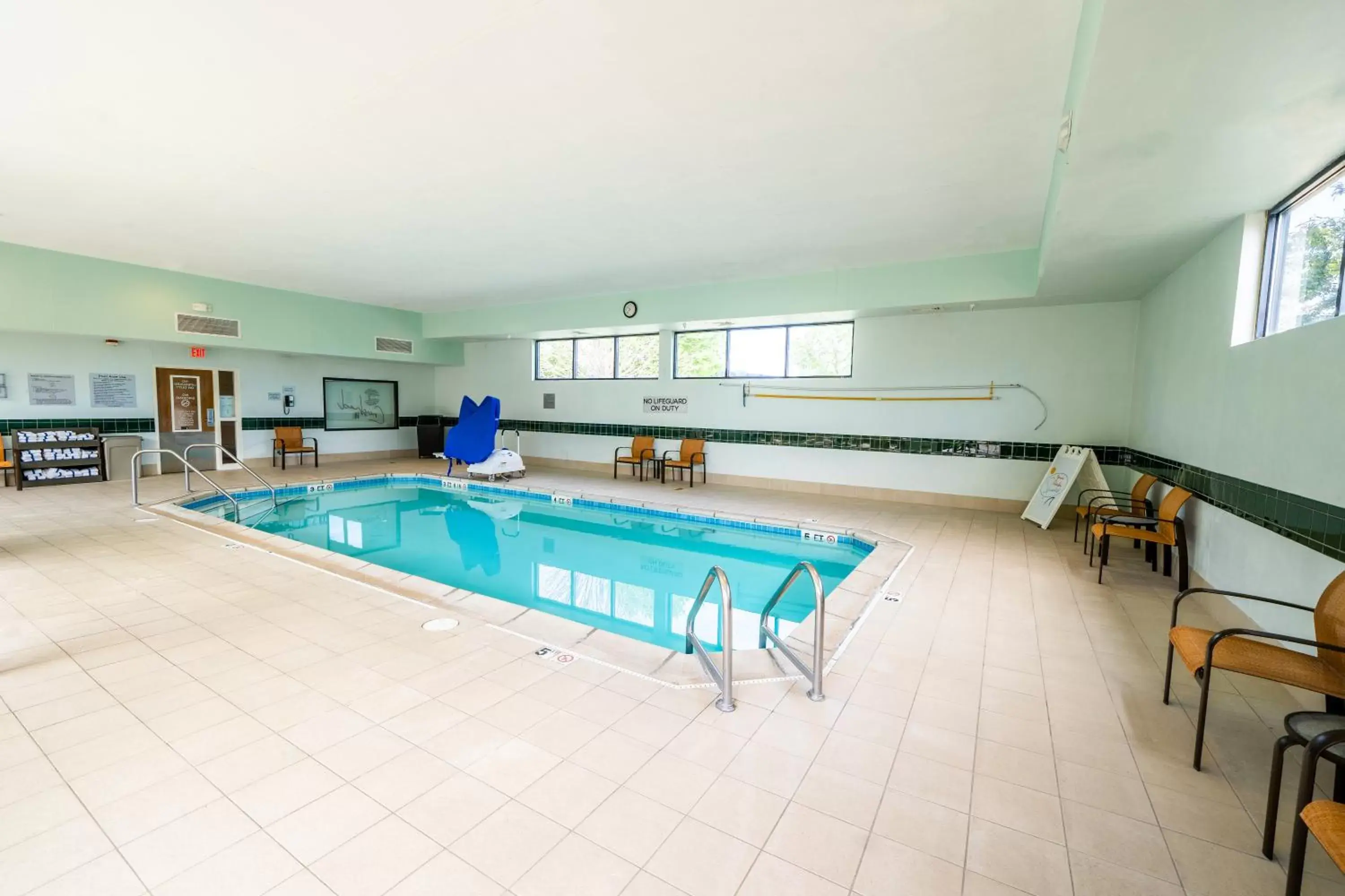Pool view, Swimming Pool in Sonesta Select Bettendorf