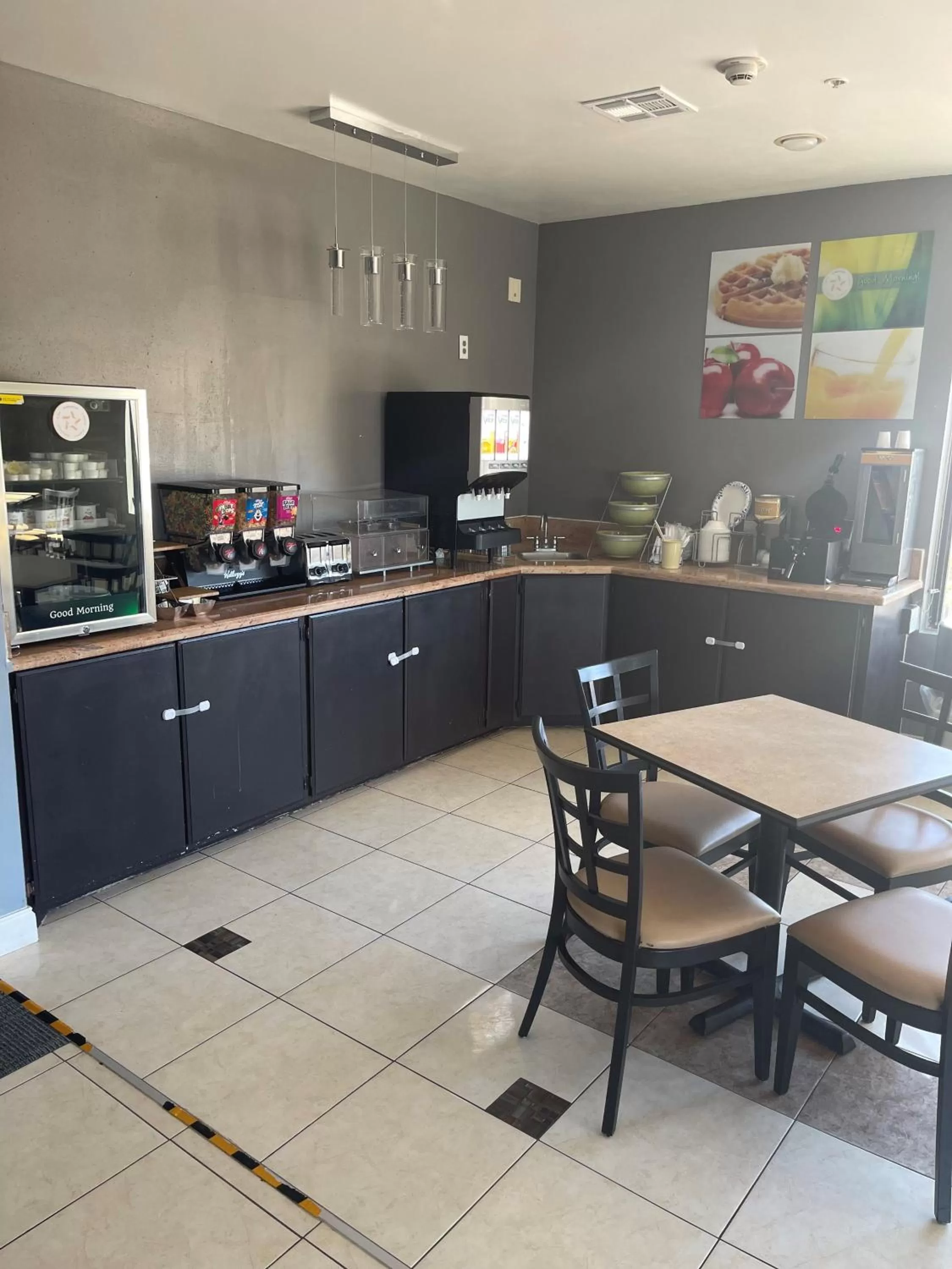 Breakfast in Quality Suites Abilene Mall Area