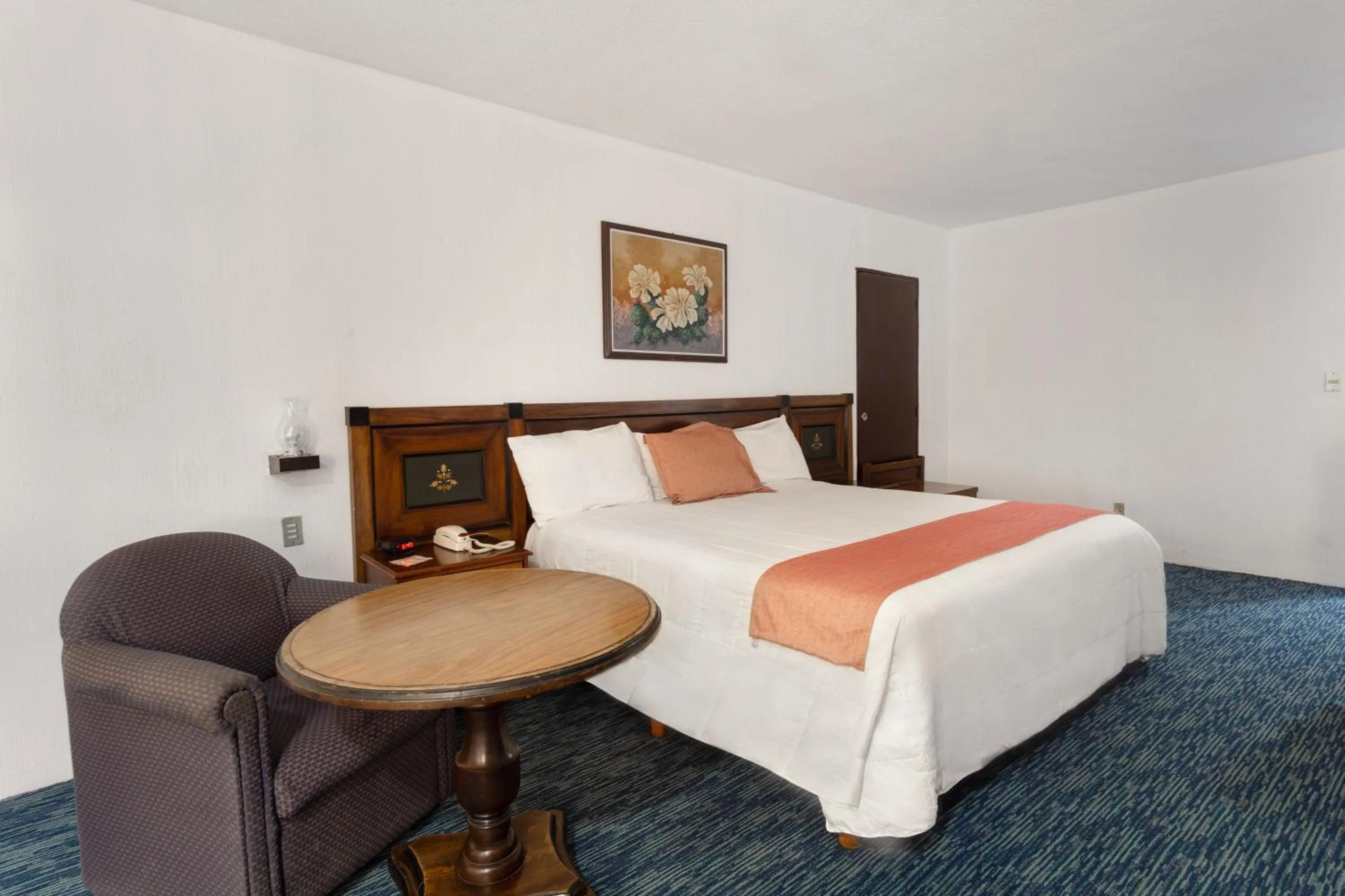 Property building, Bed in Hotel San Jorge