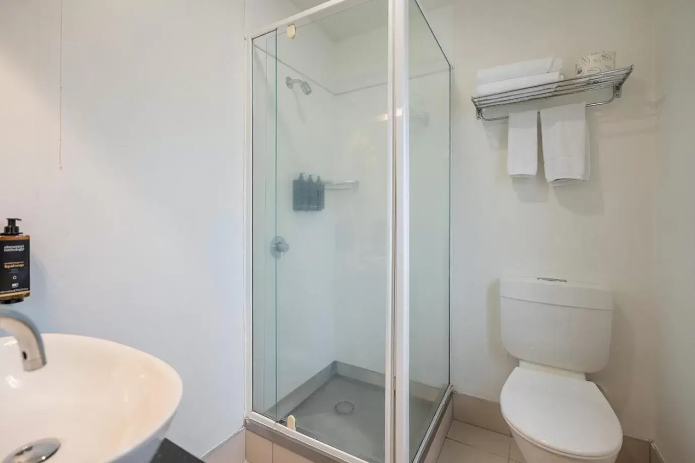 Shower, Bathroom in Mercure Wellington Central City Hotel and Apartments