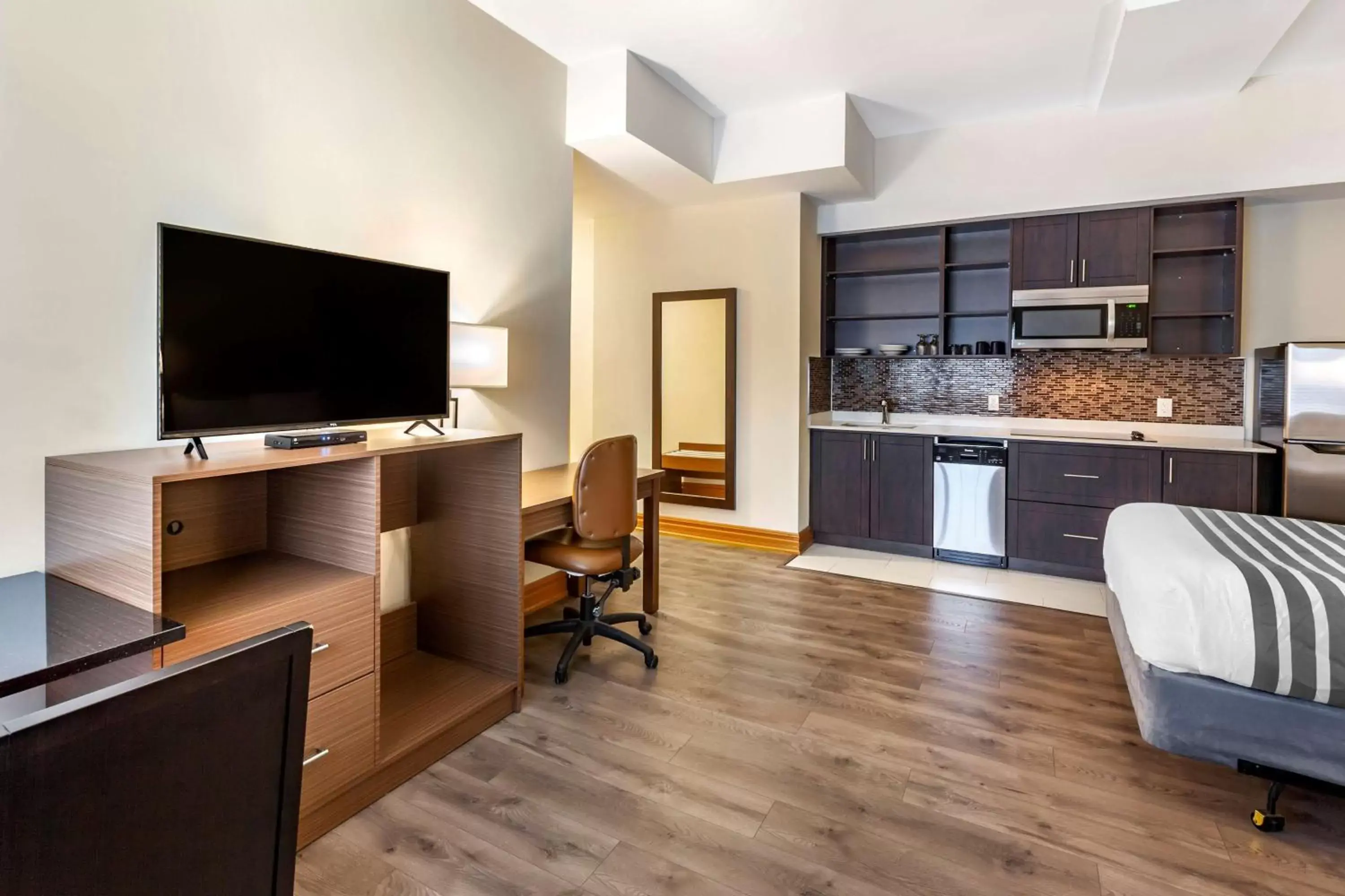 Photo of the whole room, Kitchen/Kitchenette in SureStay Plus Hotel by Best Western Kincardine