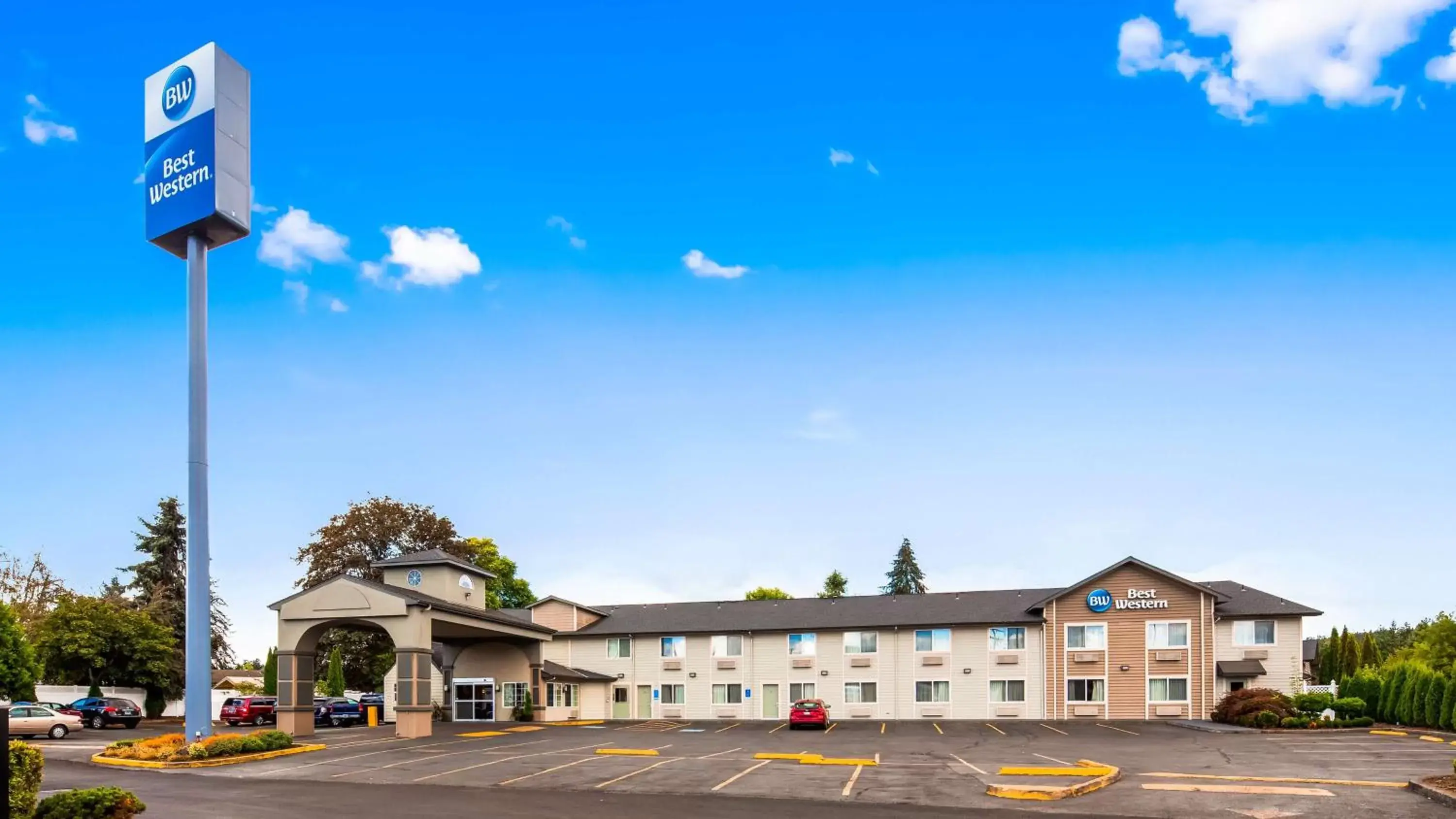 Property Building in Best Western Cottage Grove Inn