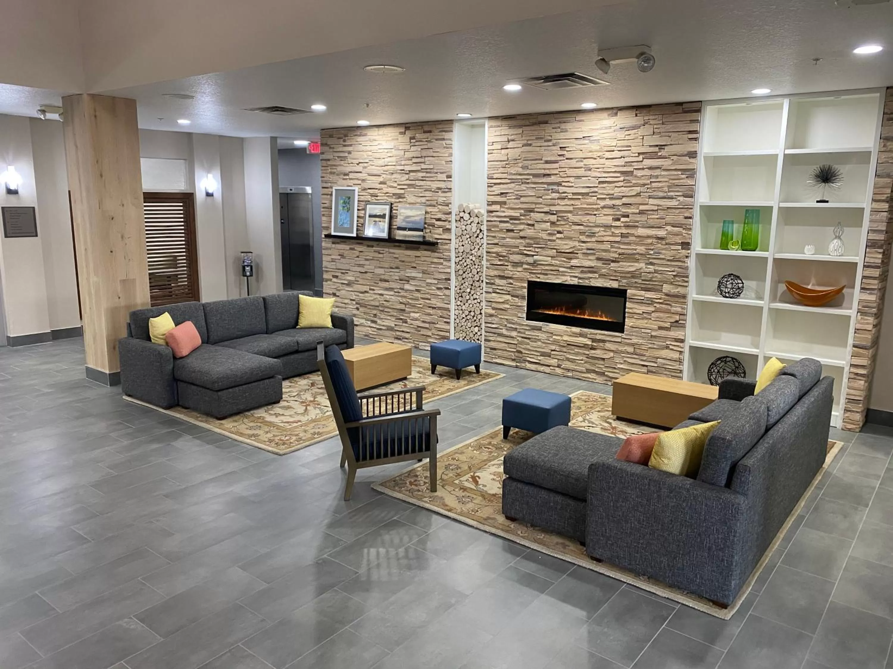Seating area in Country Inn & Suites by Radisson, RJ Stadium - Tampa Airport East