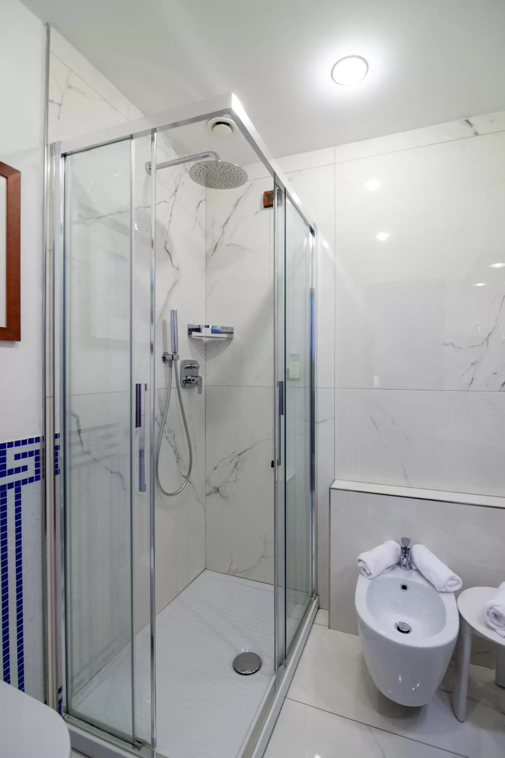 Shower, Bathroom in Hotel Ilaria