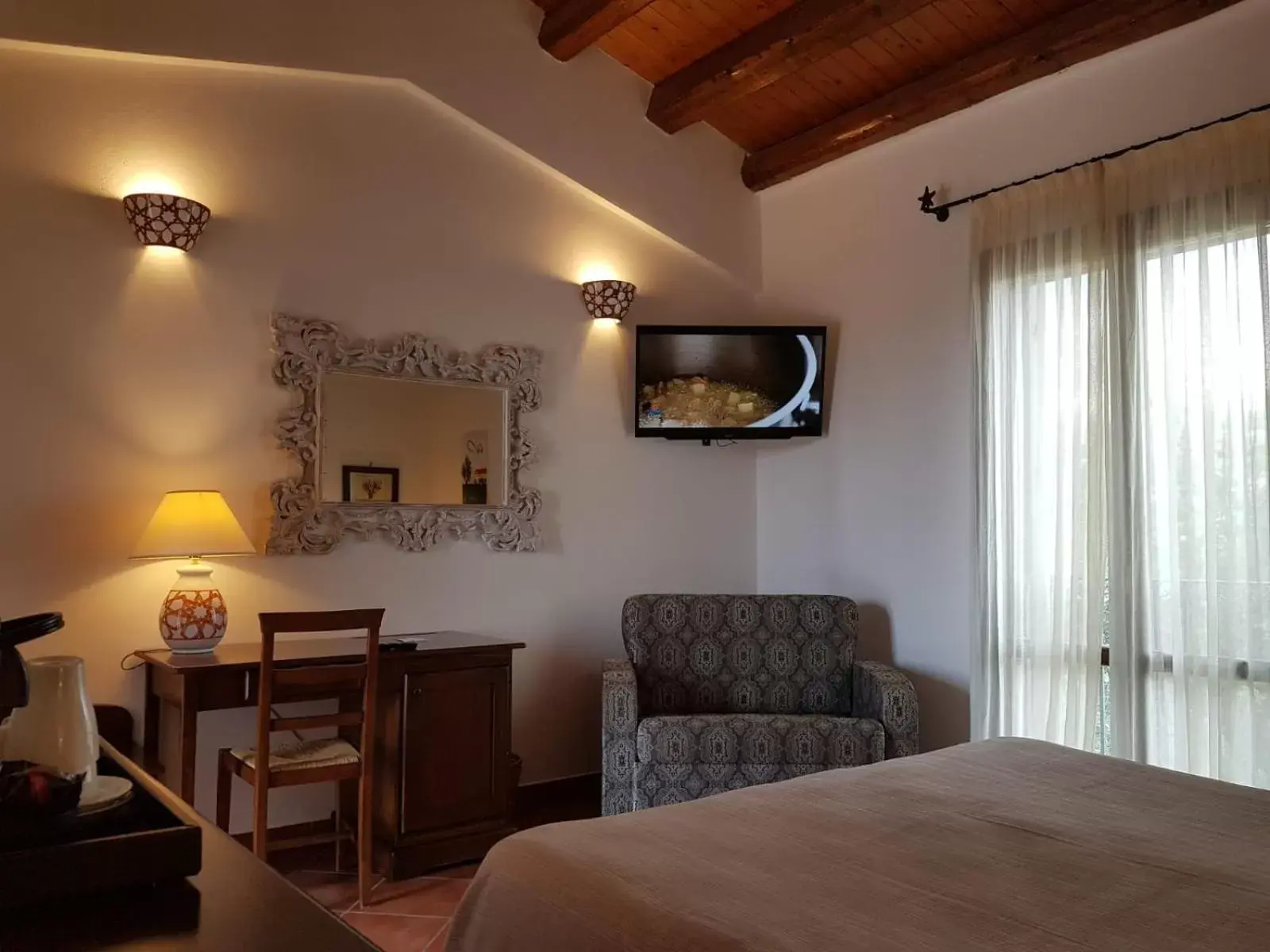 Bed, TV/Entertainment Center in Hotel La Corte Del Sole