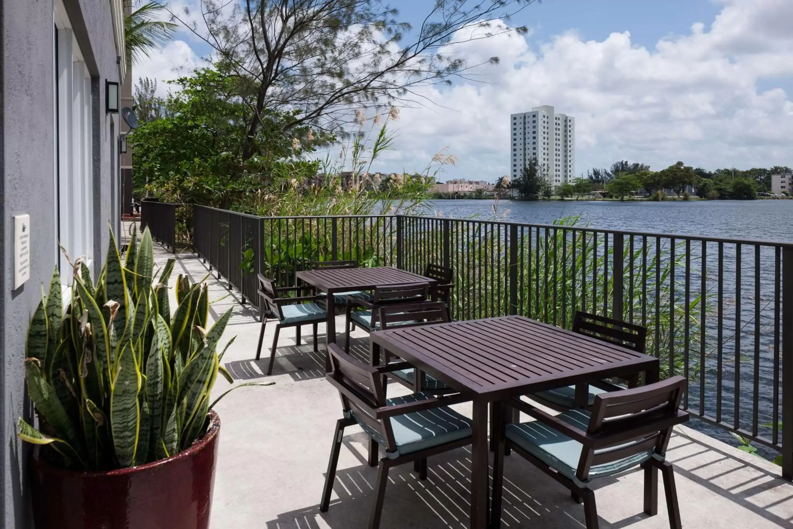 Patio in Homewood Suites Miami Airport/Blue Lagoon