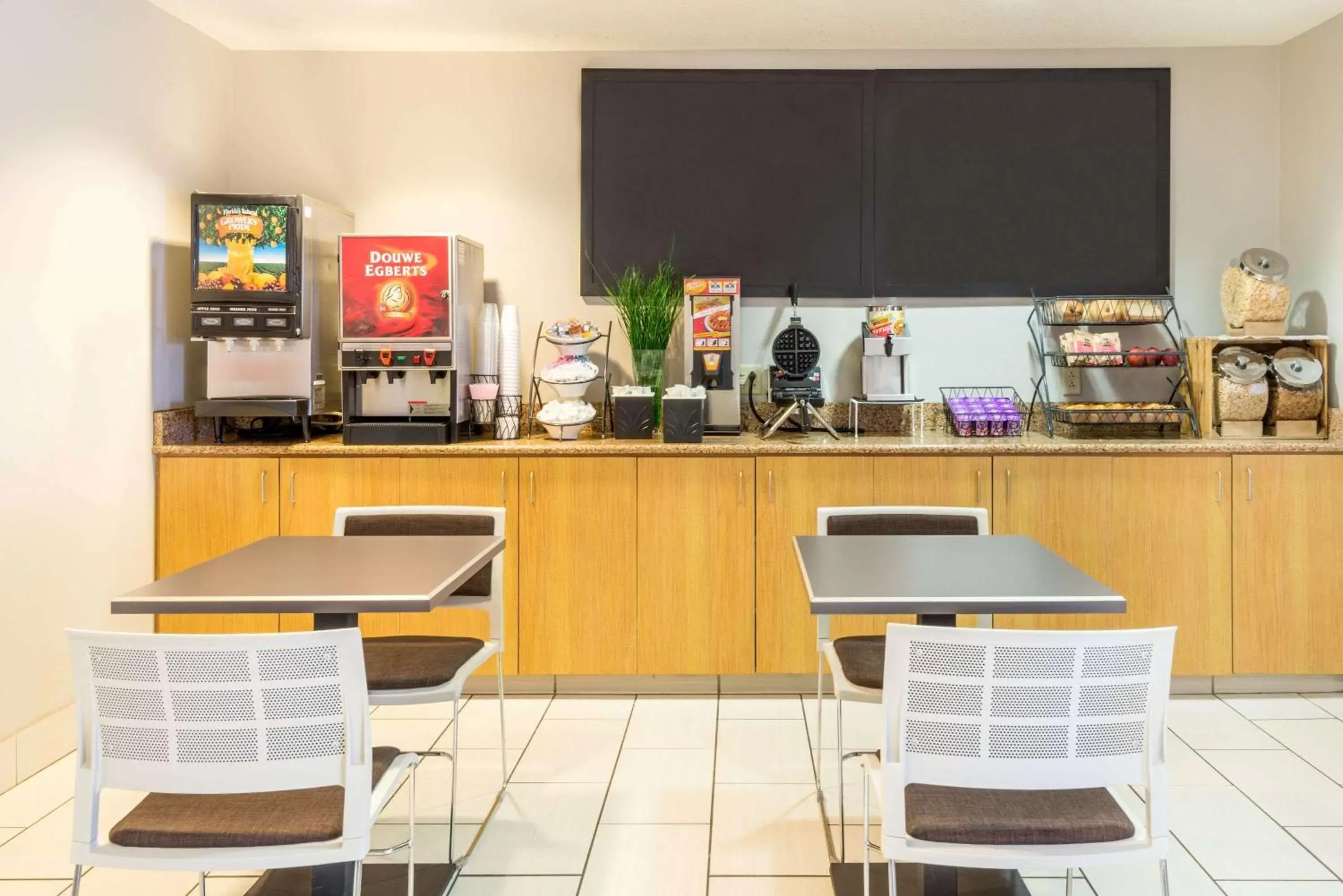 Restaurant/places to eat in Microtel Inn and Suites Pueblo Restaurant/places to eat in Microtel Inn and Suites Pueblo