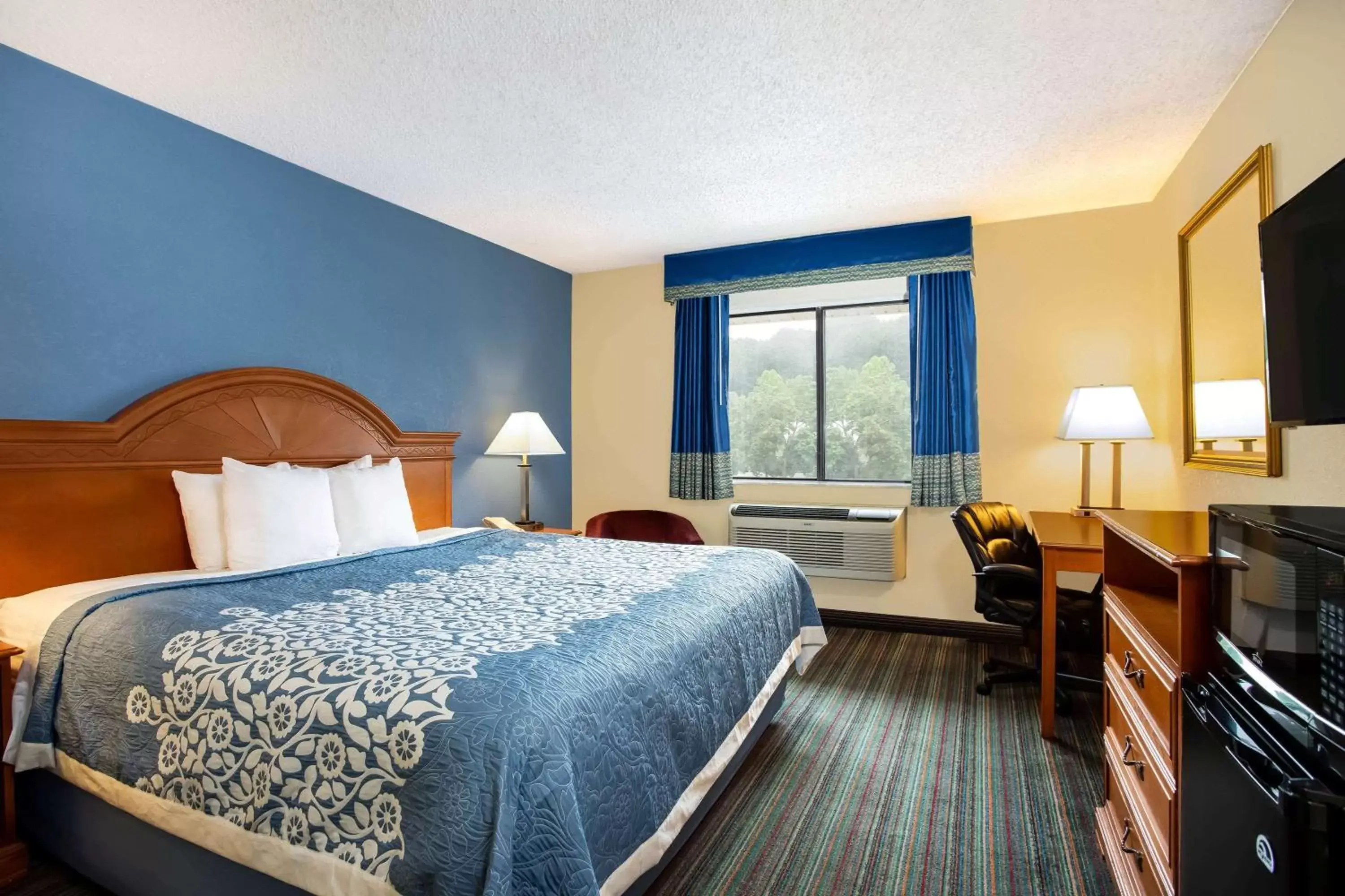 Photo of the whole room in Days Inn by Wyndham Runnemede Philadelphia Area