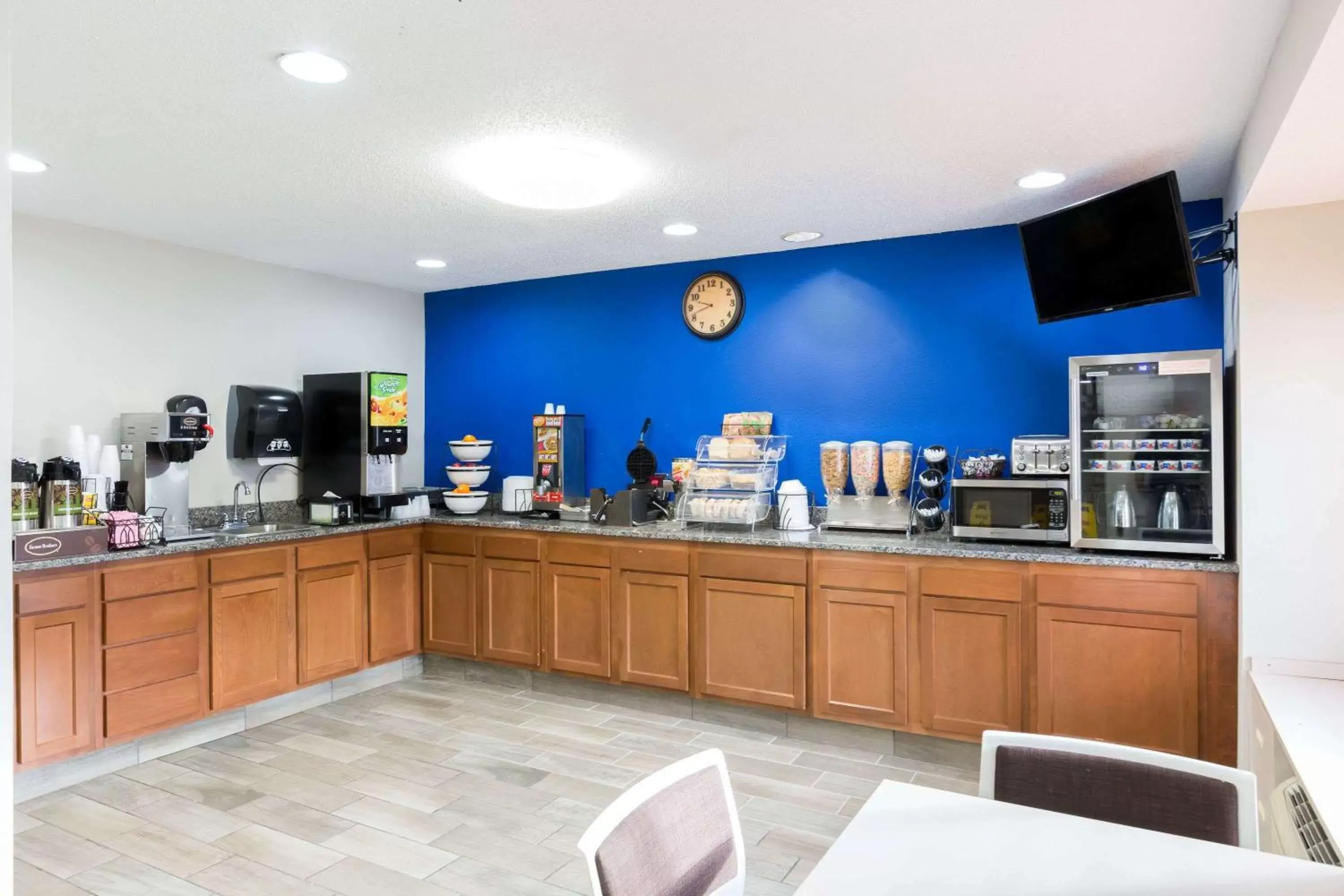 Restaurant/Places to Eat in Microtel Inn & Suites by Wyndham Sioux Falls