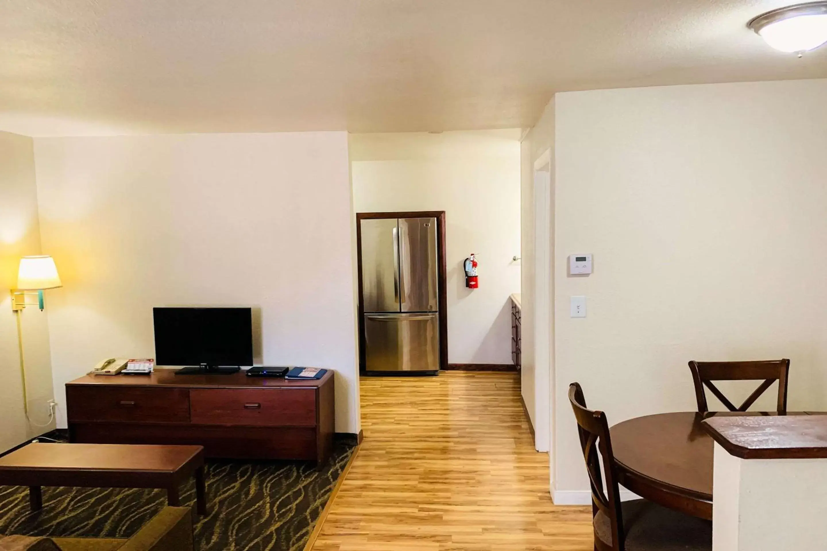 Photo of the whole room, TV/Entertainment Center in Rodeway Inn & Suites Sheridan