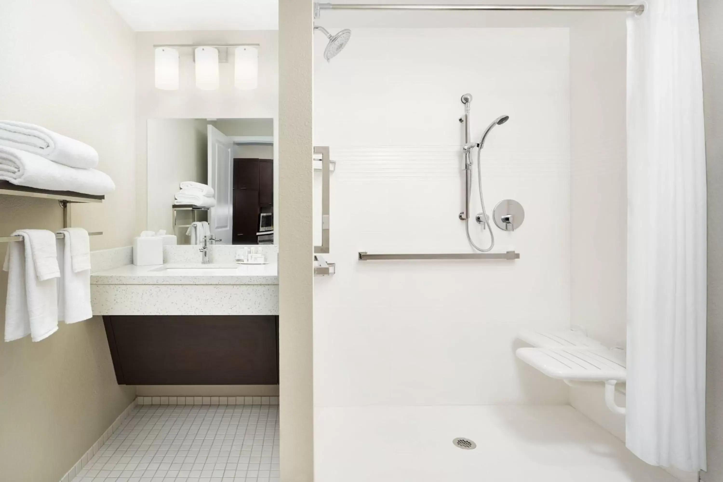 Bathroom in TownePlace Suites by Marriott Leesburg