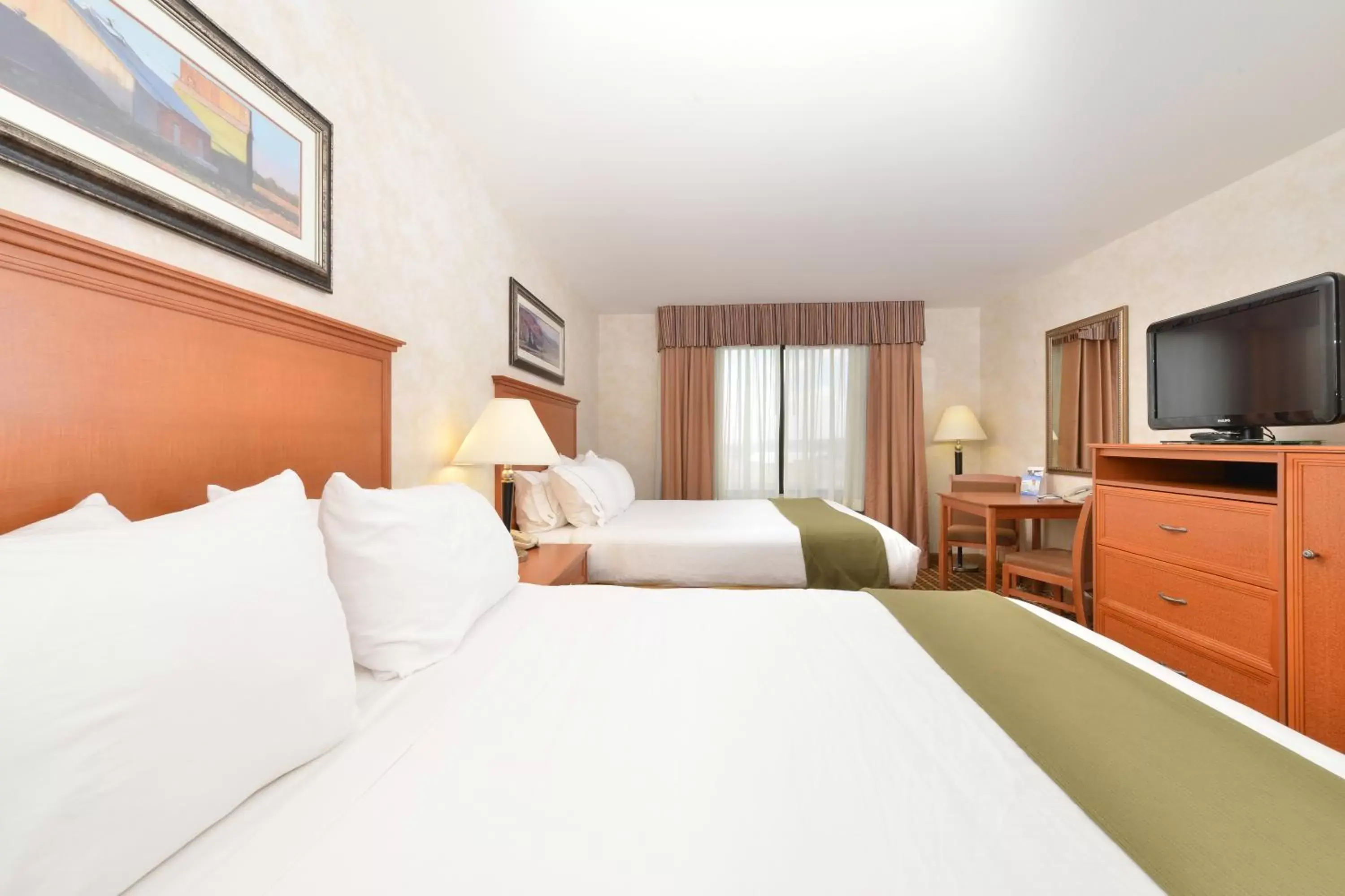 TV and multimedia, Bed in Holiday Inn Express Rawlins by IHG TV and multimedia, Bed in Holiday Inn Express Rawlins by IHG