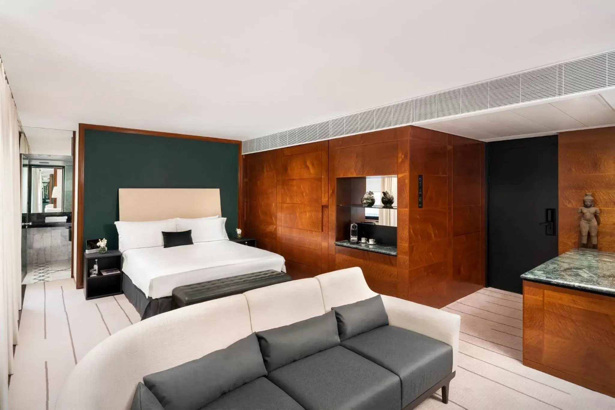 Photo of the whole room, Bed in COMO The Halkin