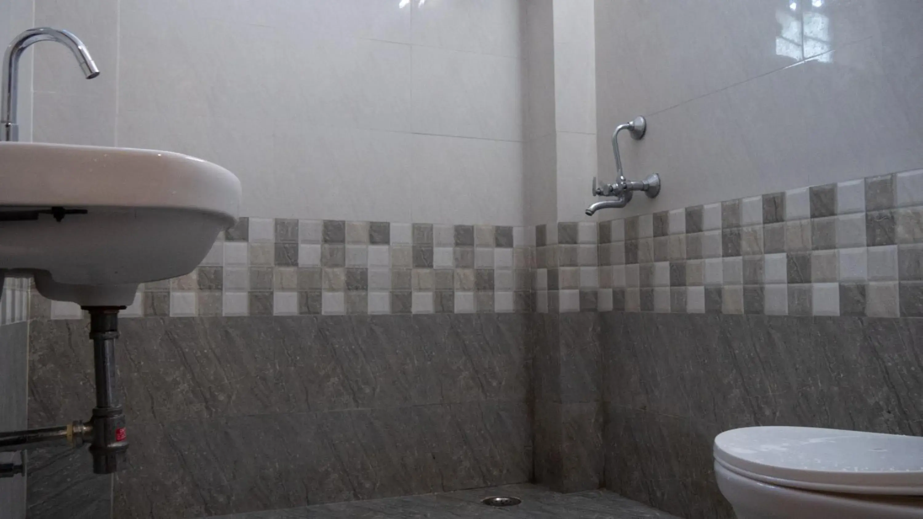 Bathroom in Hotel Sugandh Retreat