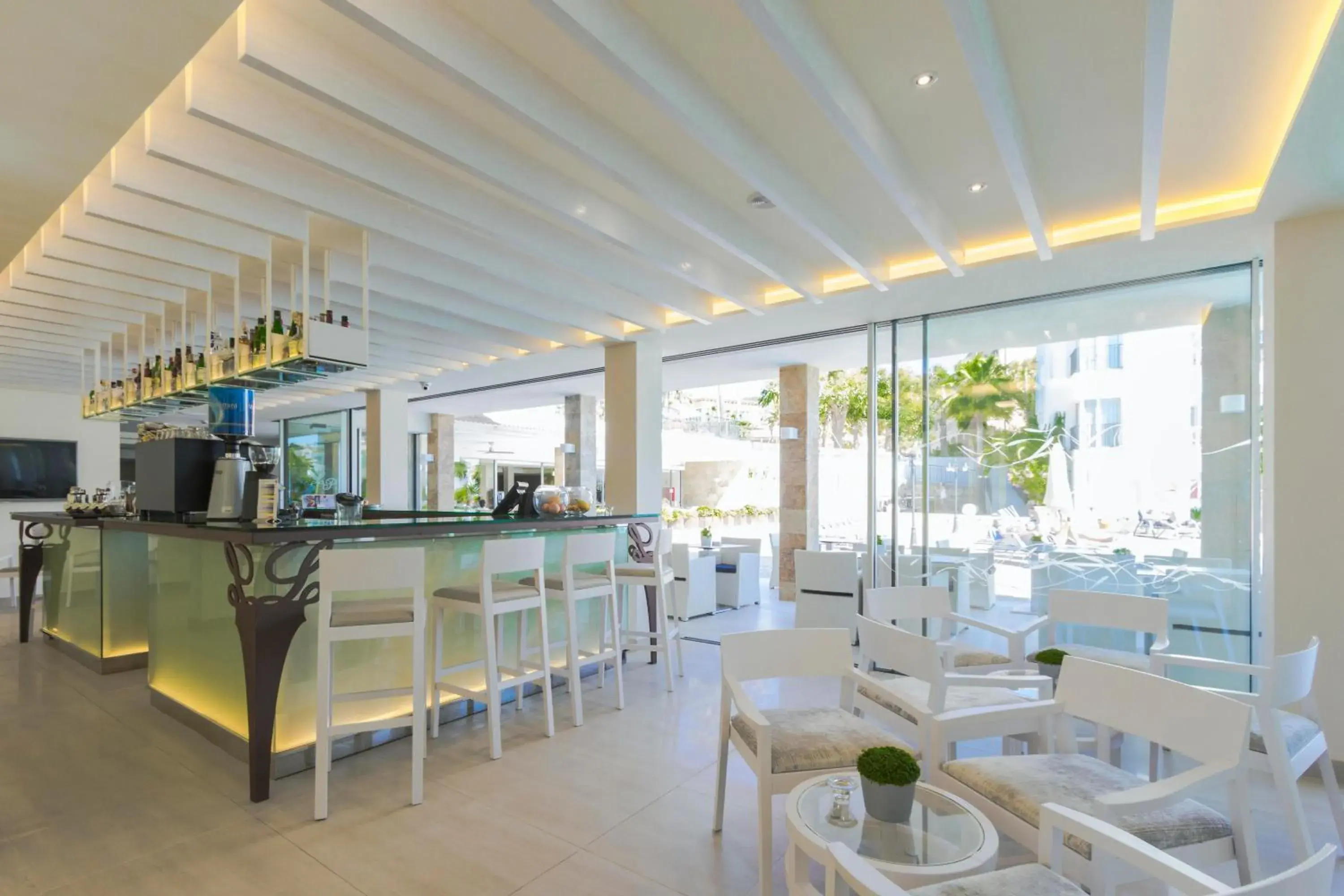 Lounge or bar, Restaurant/Places to Eat in Hotel La Pergola Mallorca