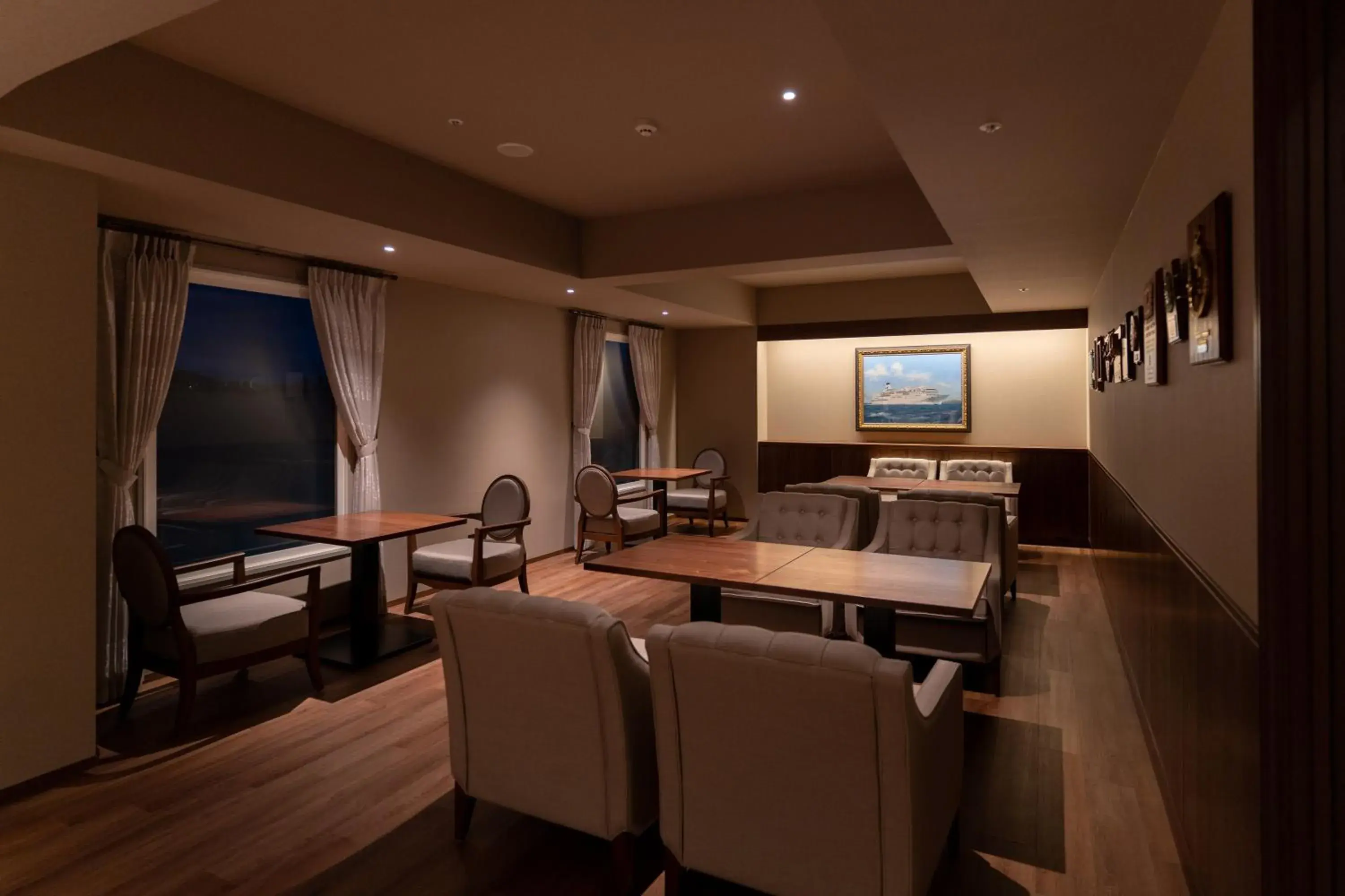 Lounge or bar, TV/Entertainment Center in Authent Hotel Otaru