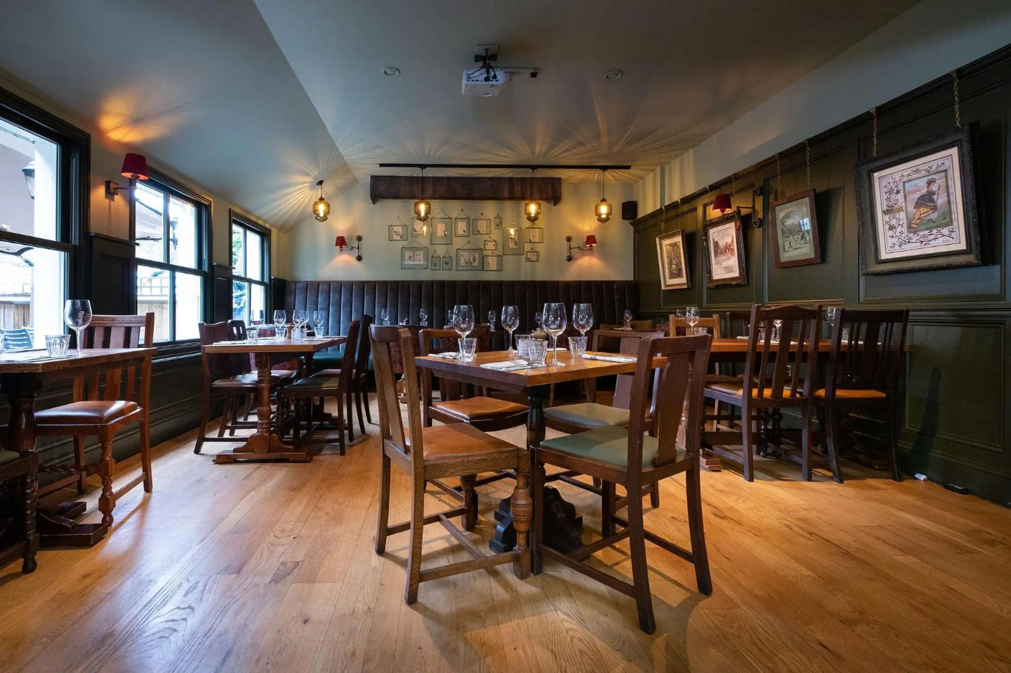 Restaurant/places to eat in Dukes Head Hotel