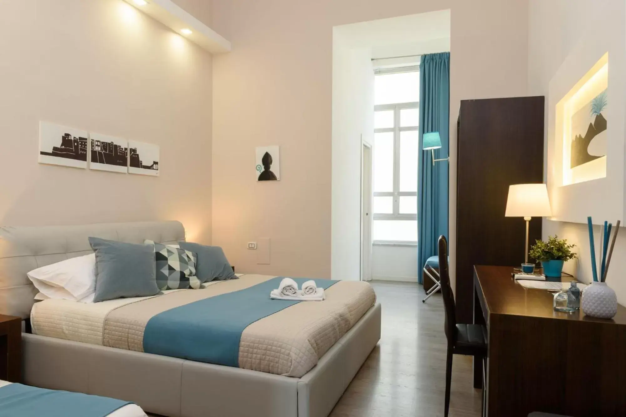 Deluxe Triple Room in Domus Angioina Deluxe Triple Room in Domus Angioina