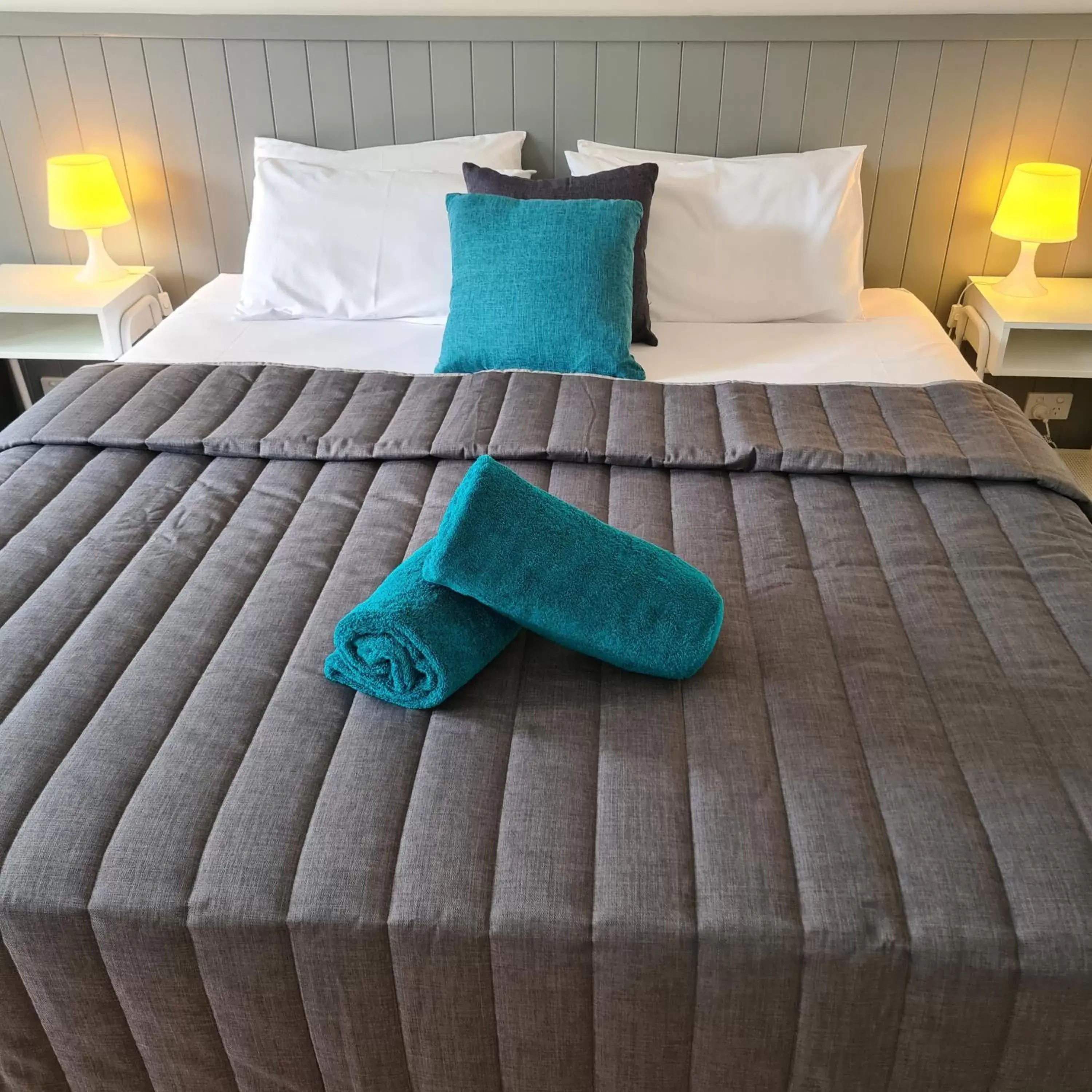 Bed in Eden Motel