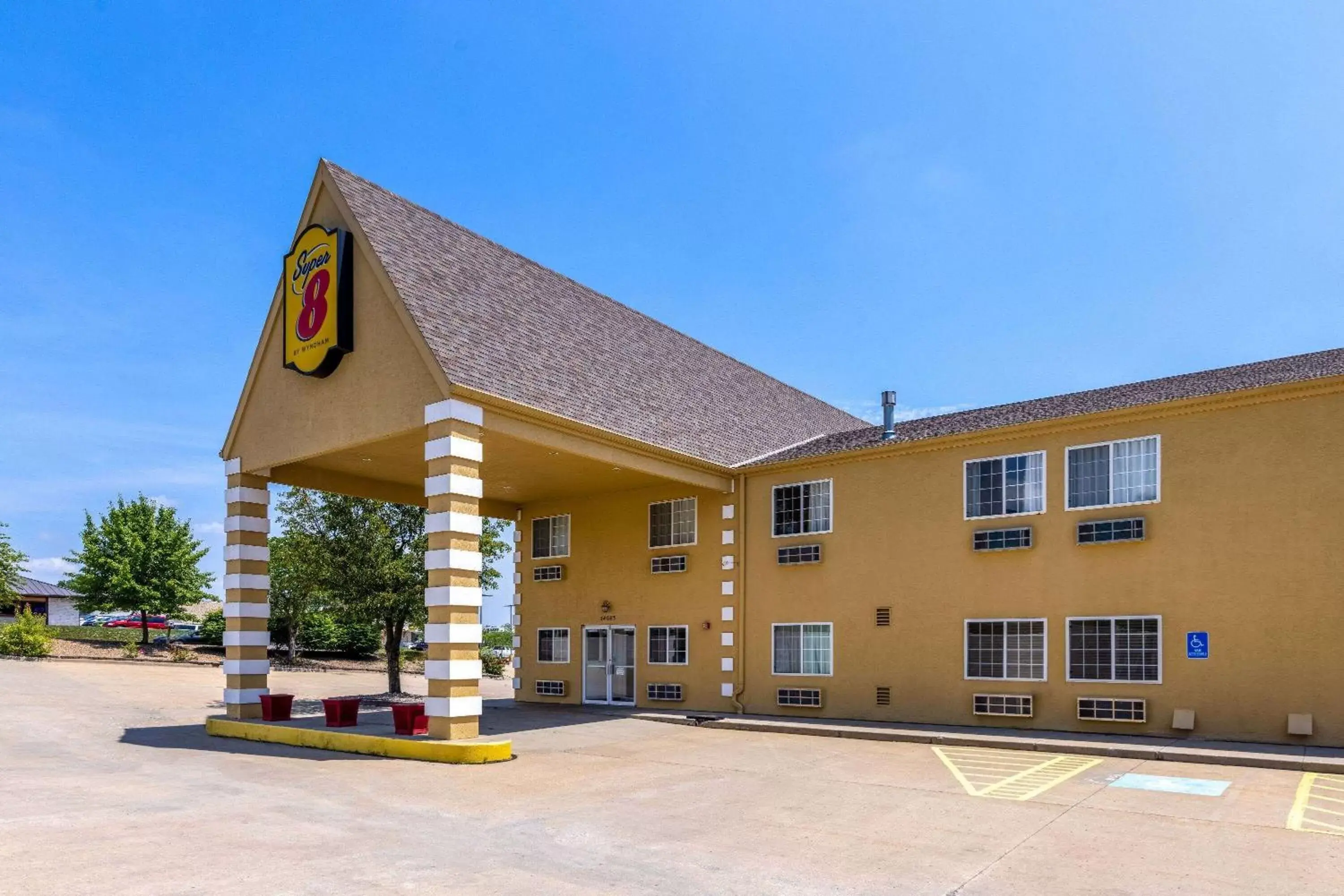 Property Building in Super 8 by Wyndham De Soto