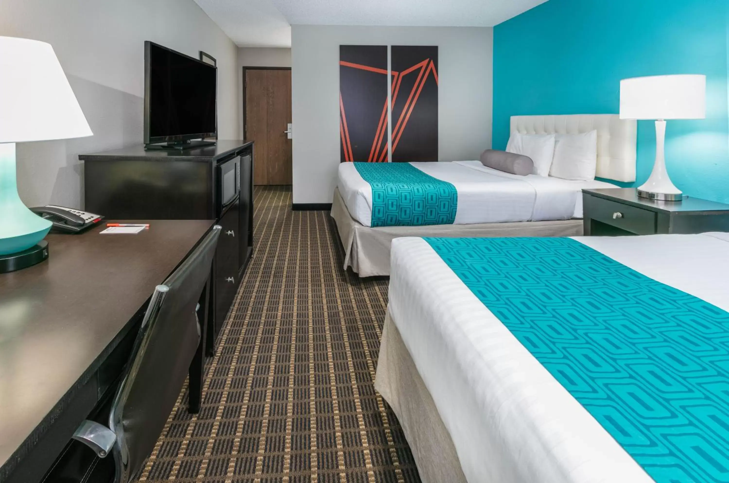 View (from property/room), Bed in Howard Johnson by Wyndham Near Schlitterbahn View (from property/room), Bed in Howard Johnson by Wyndham Near Schlitterbahn