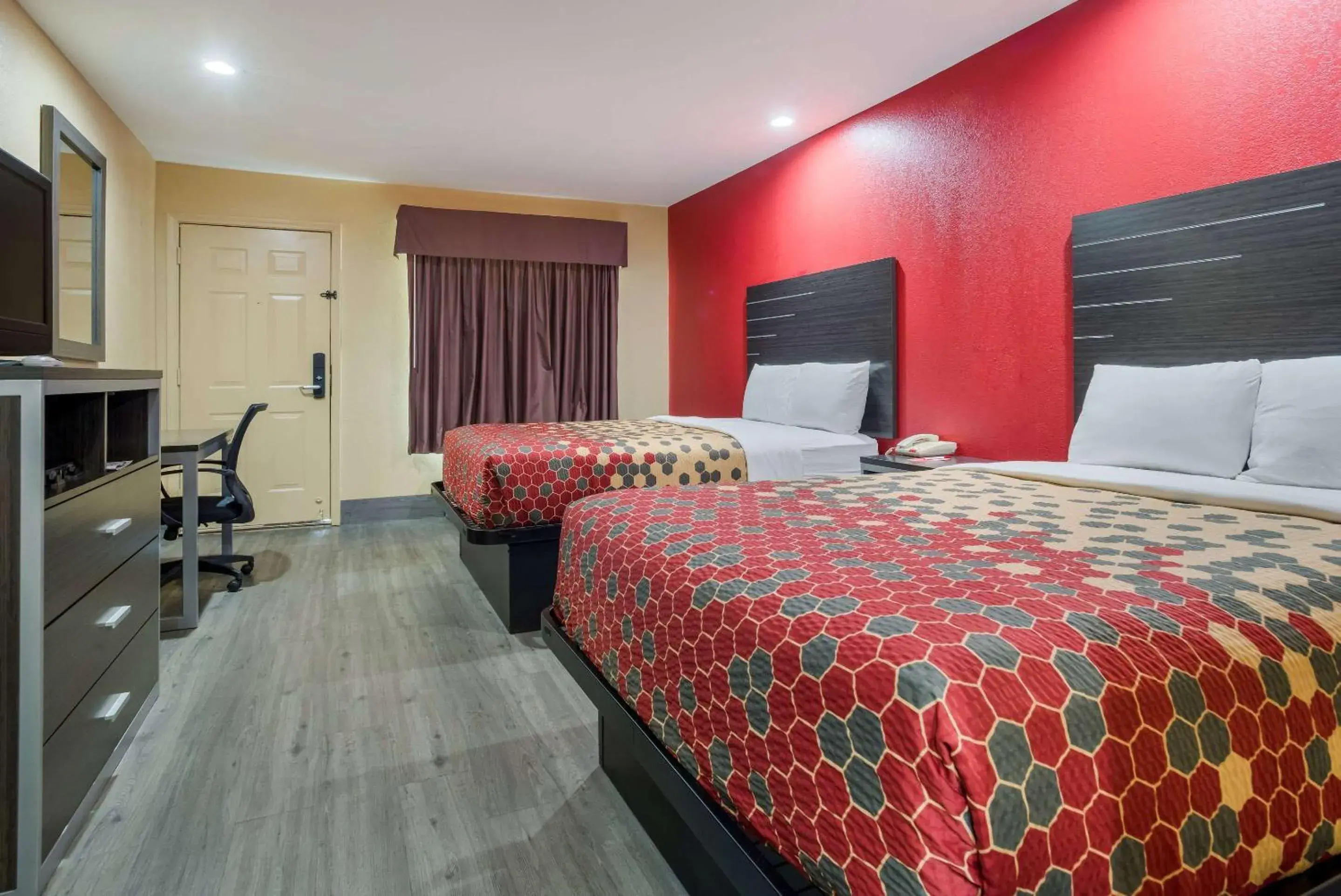 Bedroom in Econo Lodge Lake Charles University Area