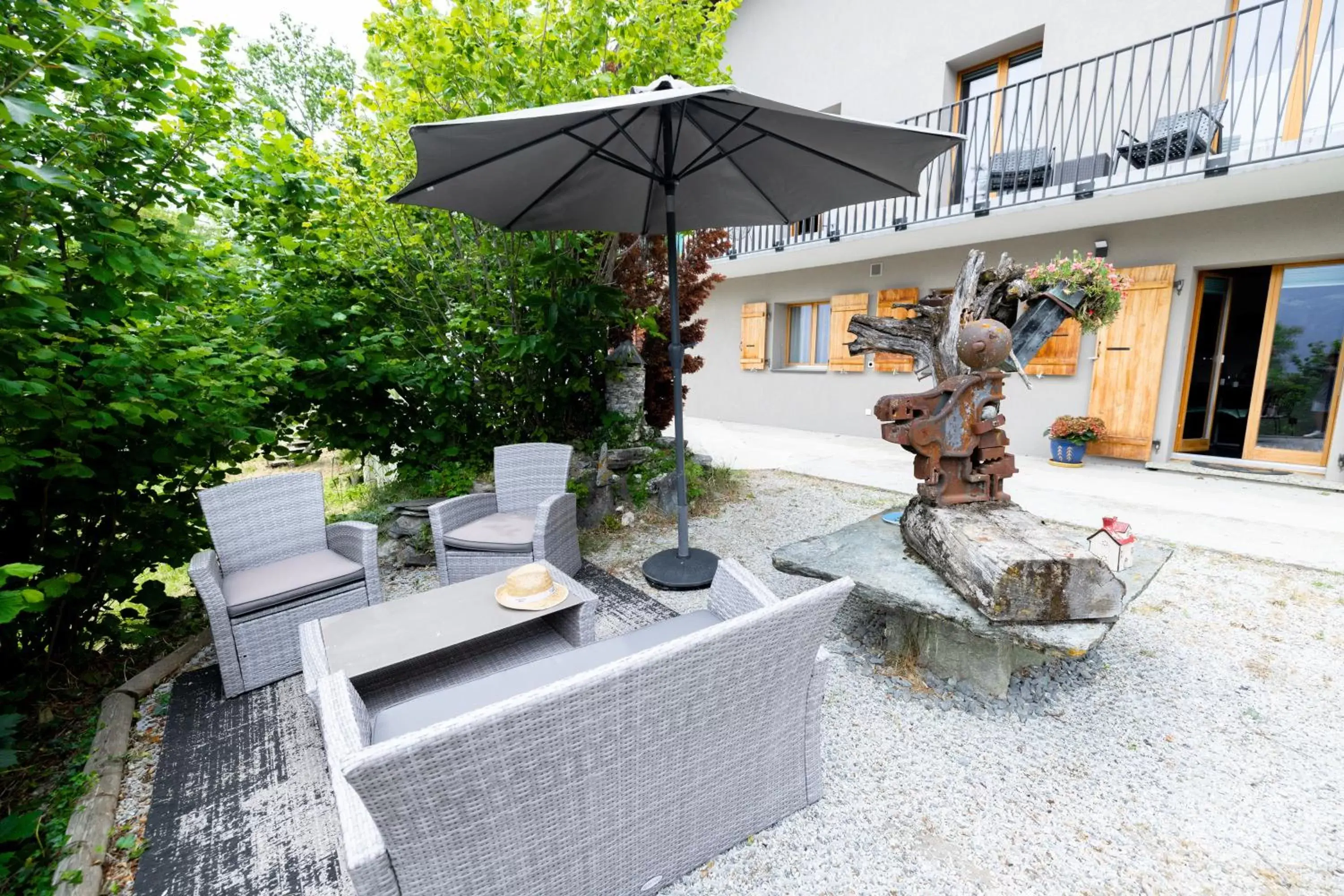 Balcony/Terrace, BBQ Facilities in B&B La Forge de Diogne